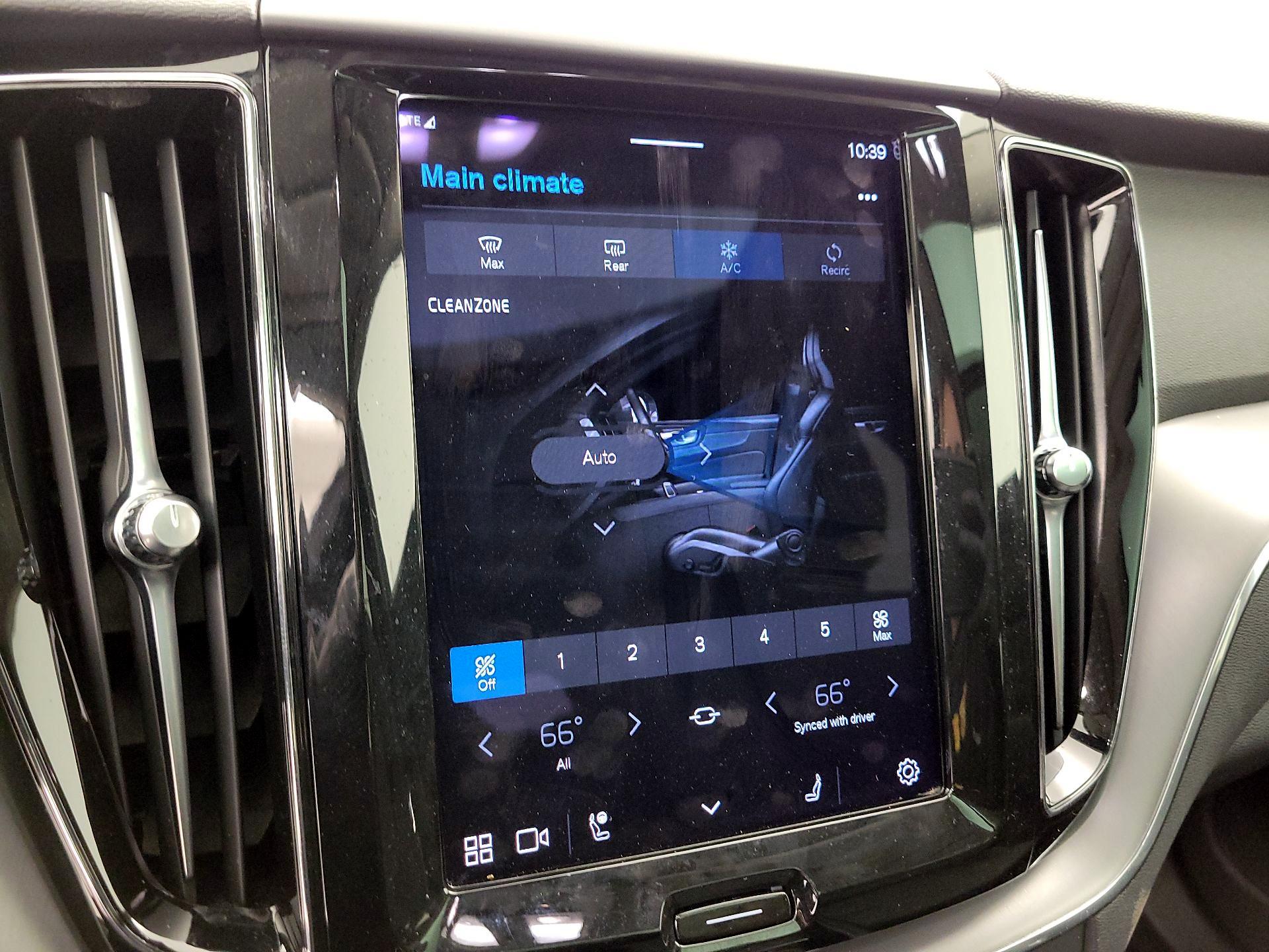 Thumbnail: 2023 Volvo XC60 - 16