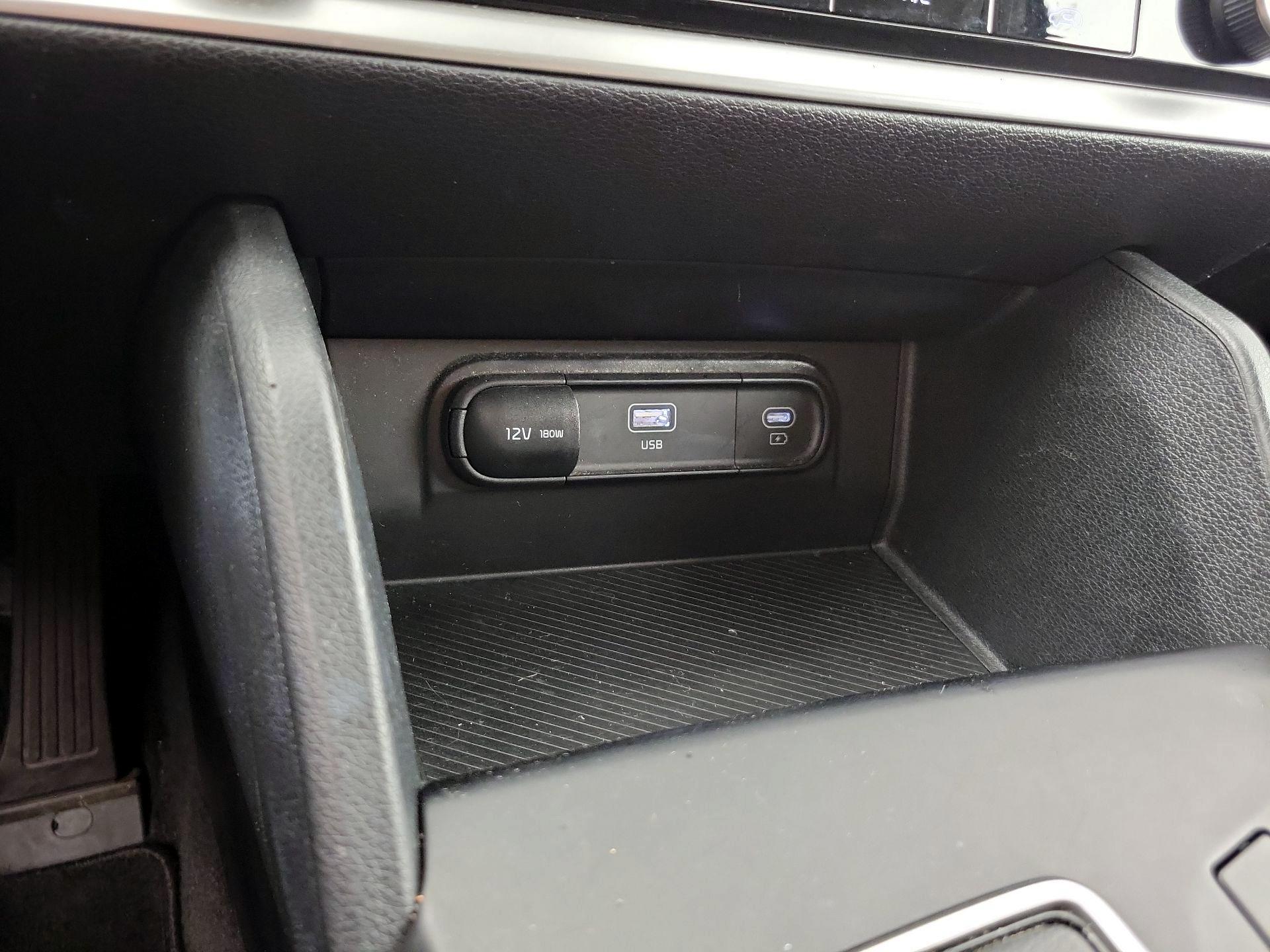 Thumbnail: 2023 Kia Sportage - 18