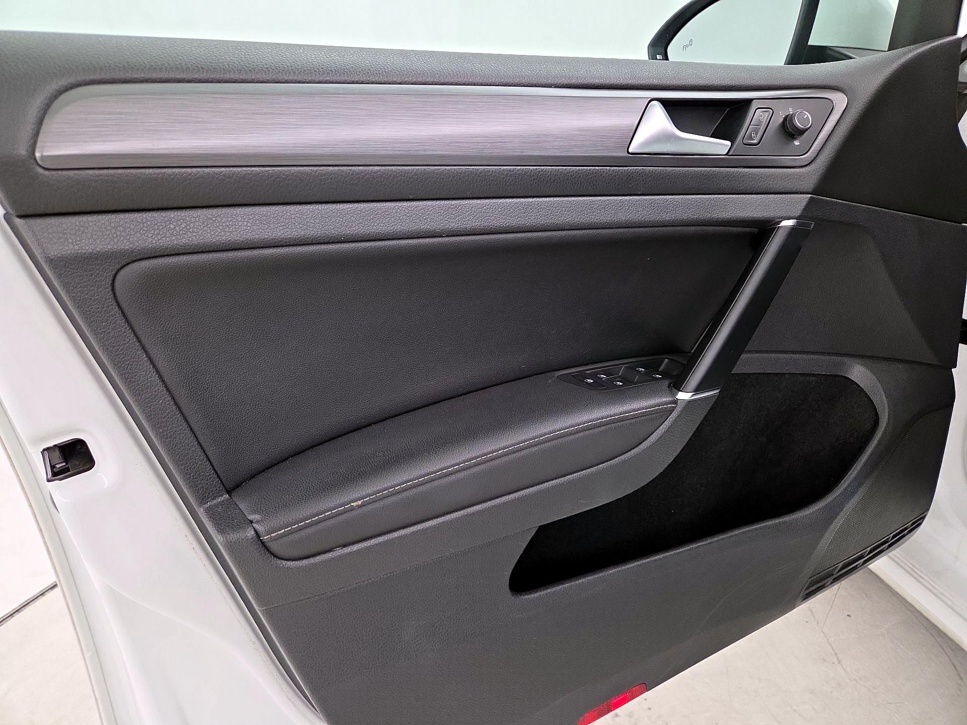 Thumbnail: 2021 Volkswagen Golf - 12