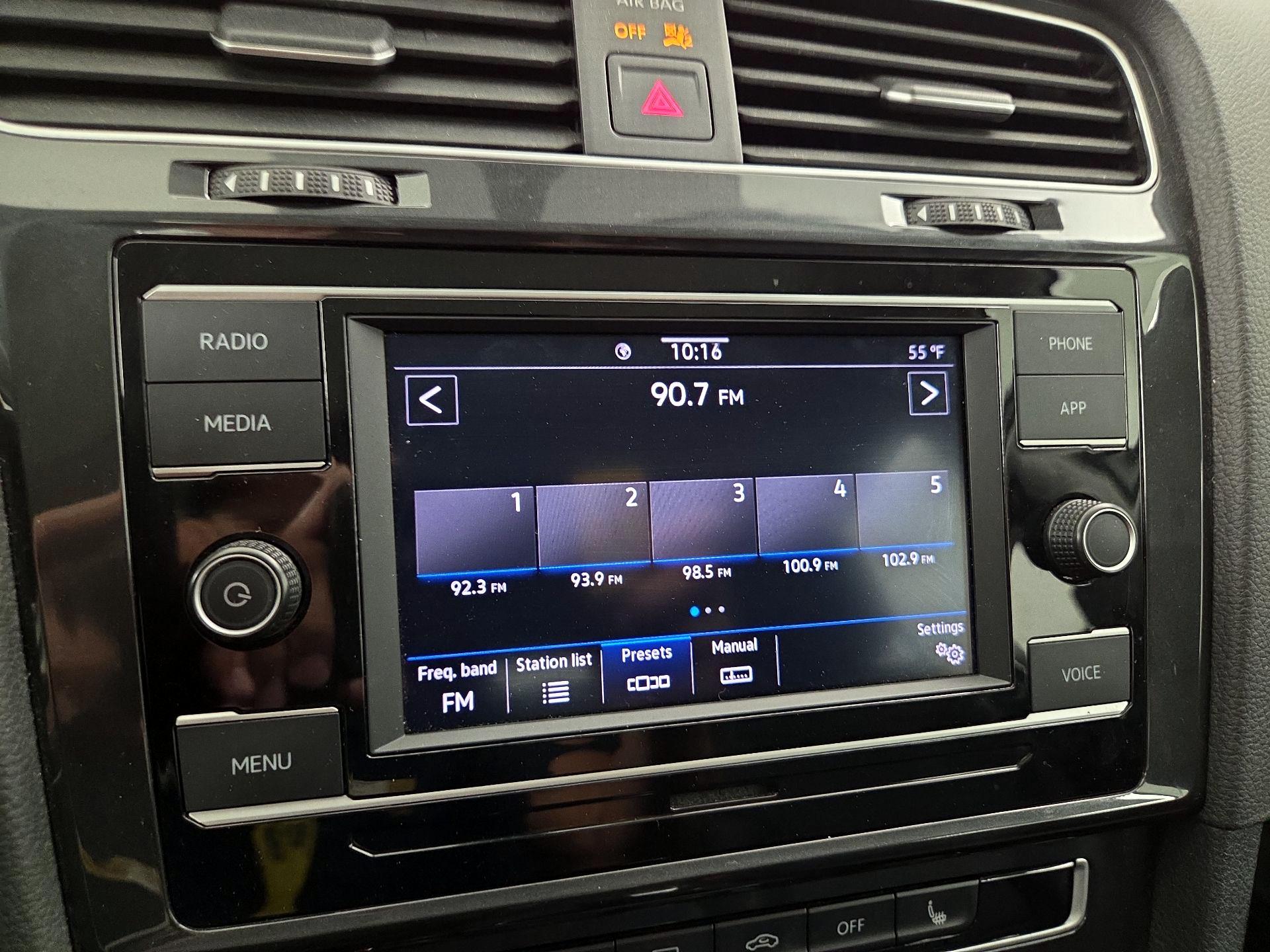 Thumbnail: 2021 Volkswagen Golf - 15