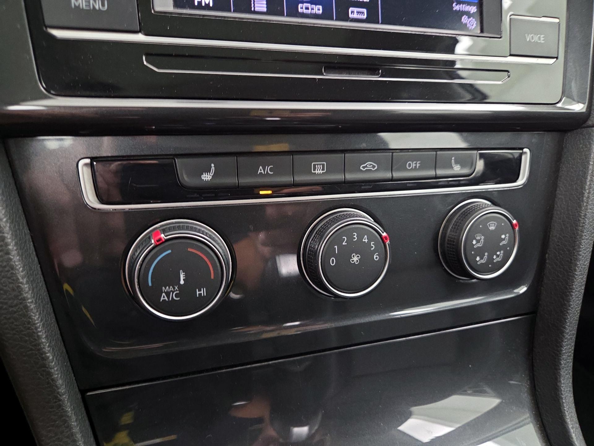 Thumbnail: 2021 Volkswagen Golf - 16