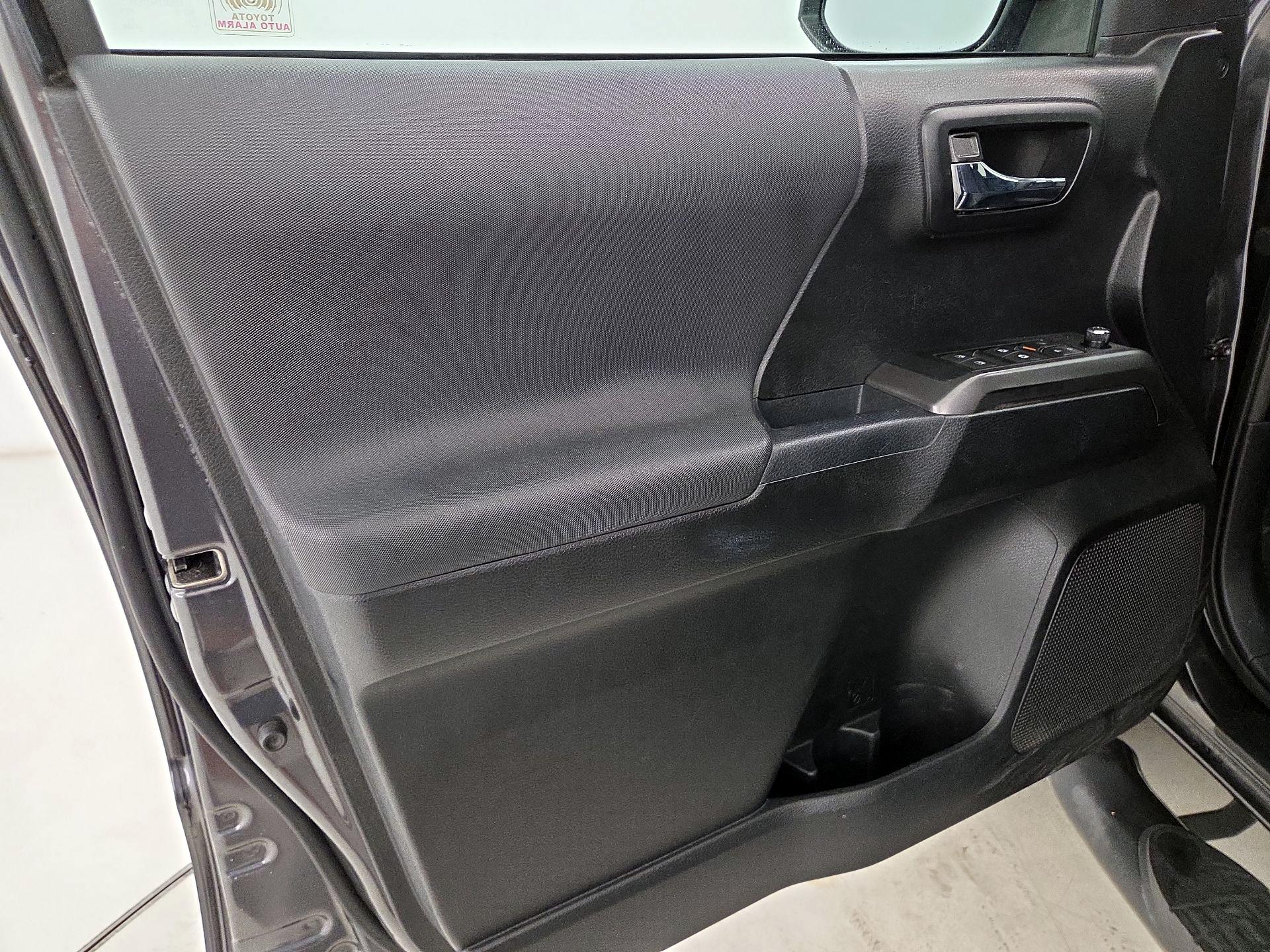 Thumbnail: 2017 Toyota Tacoma - 12