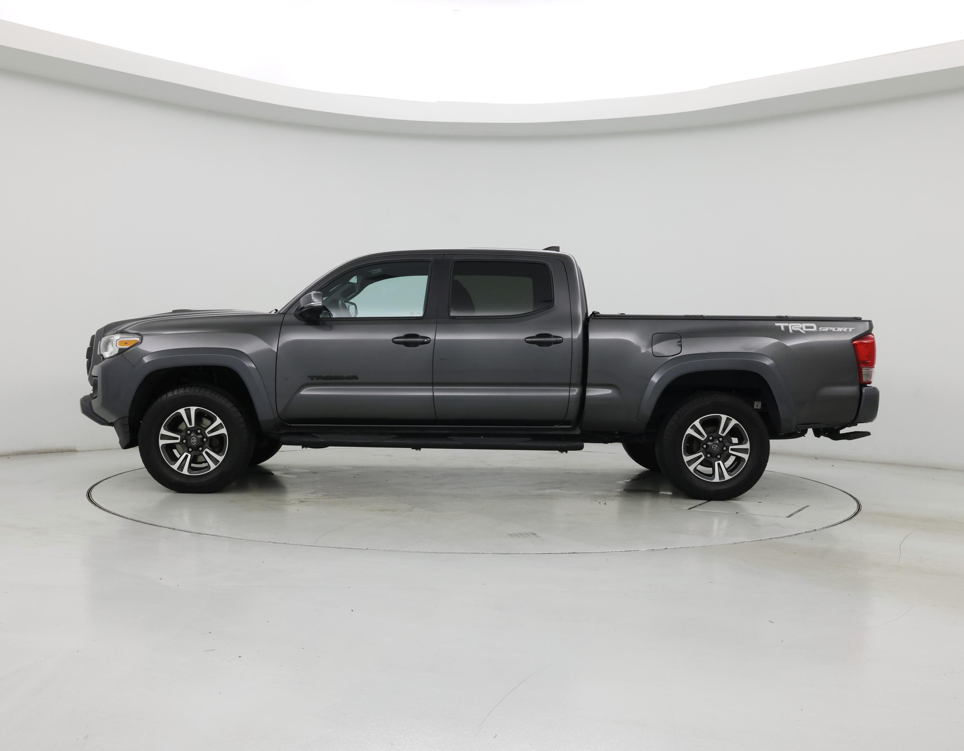 Thumbnail: 2017 Toyota Tacoma - 3