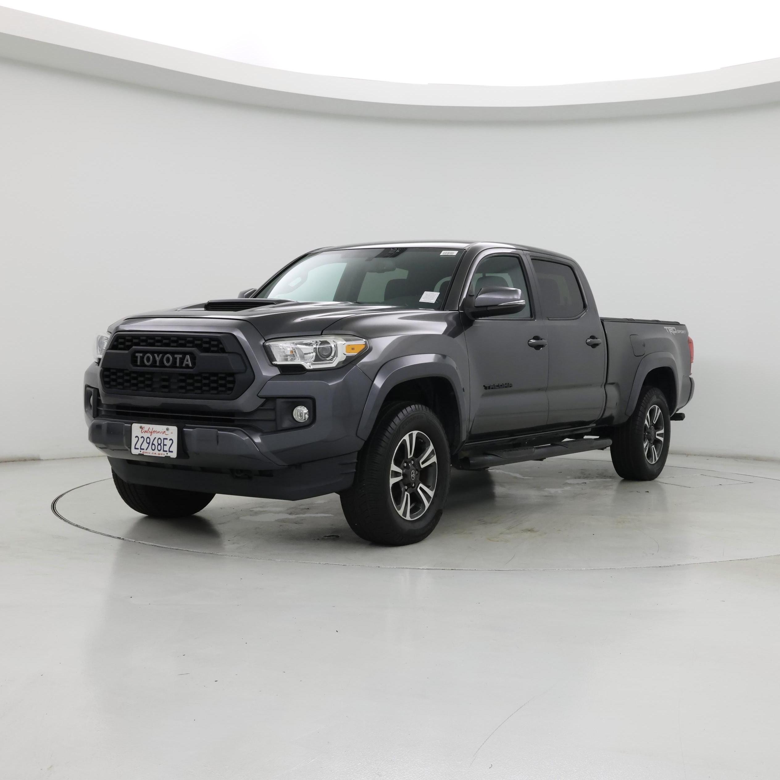 Thumbnail: 2017 Toyota Tacoma - 4