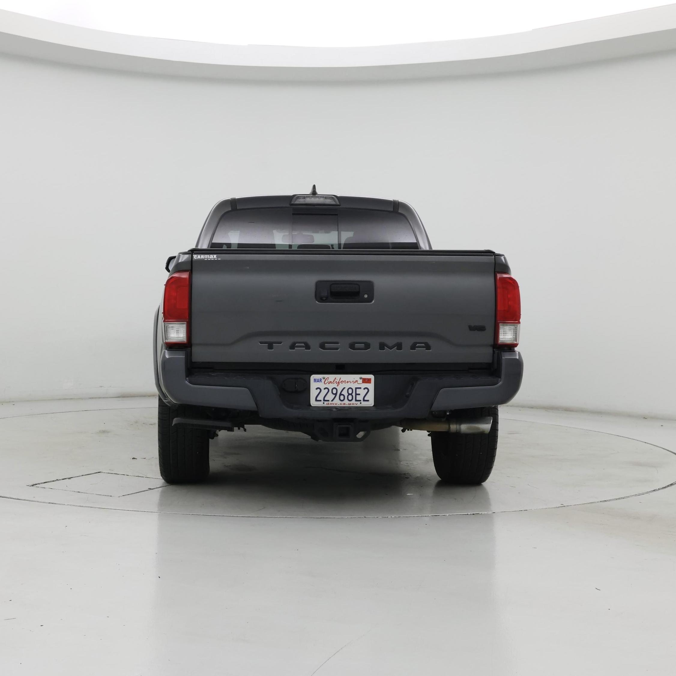 Thumbnail: 2017 Toyota Tacoma - 6