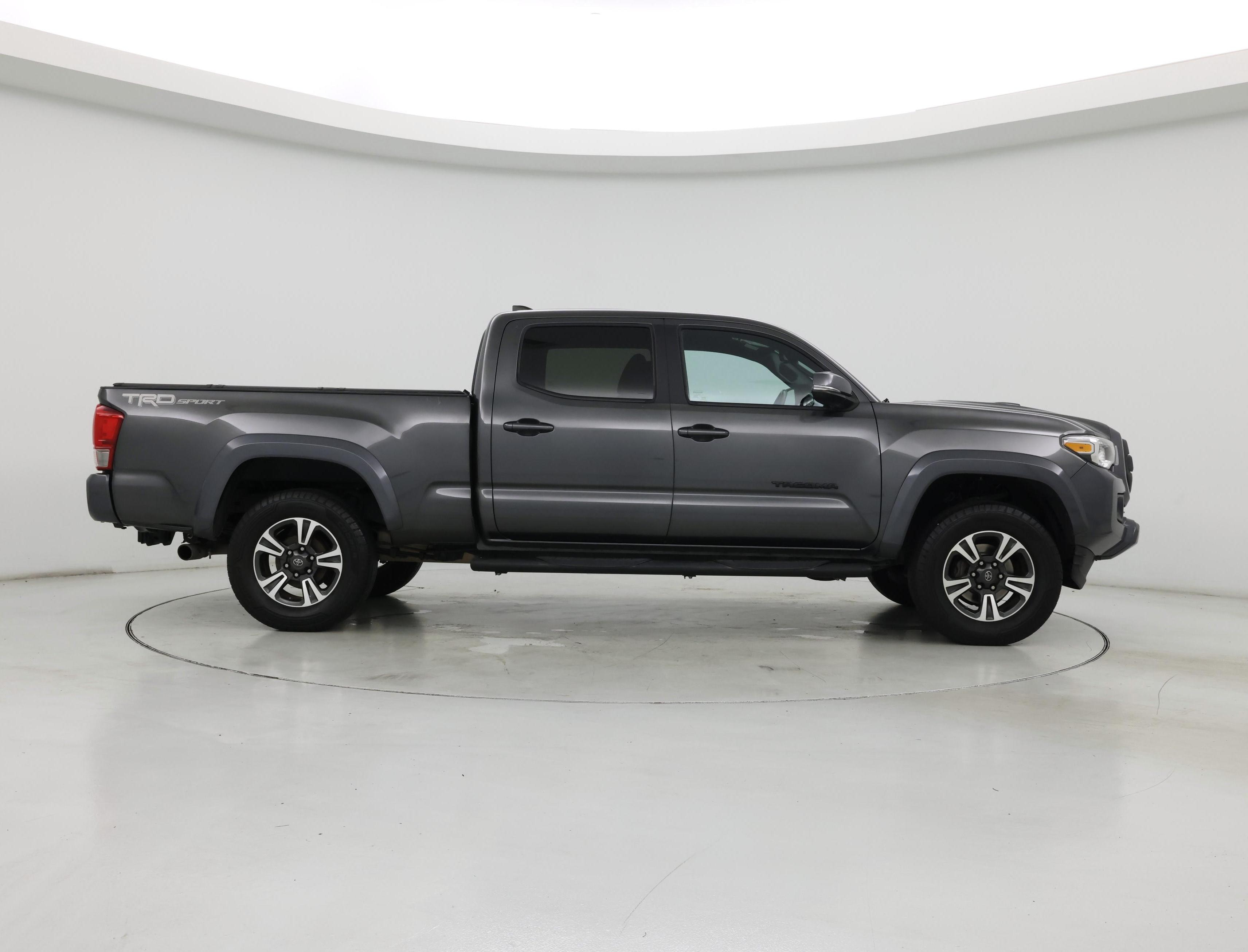 Thumbnail: 2017 Toyota Tacoma - 7