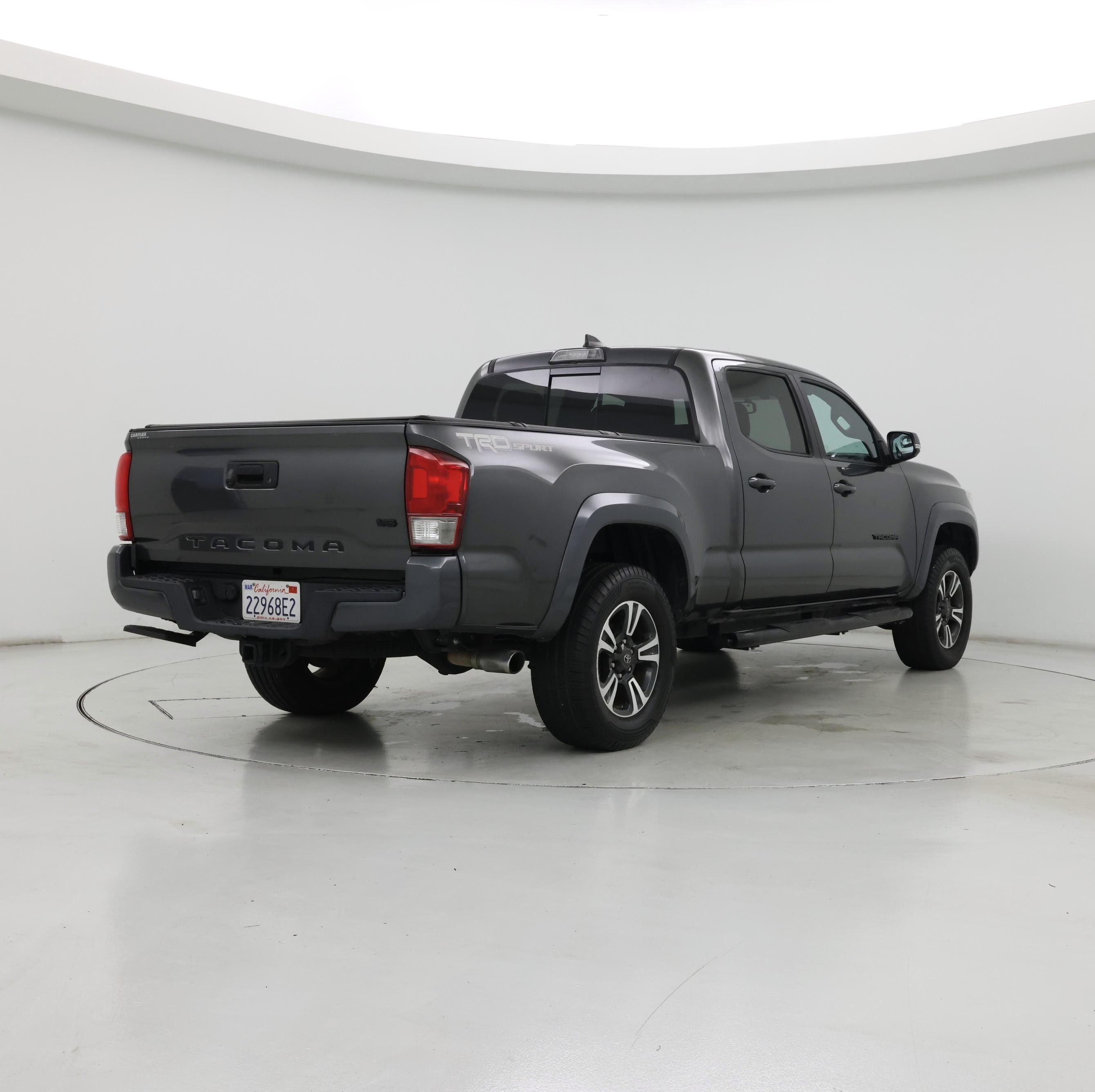 Thumbnail: 2017 Toyota Tacoma - 8