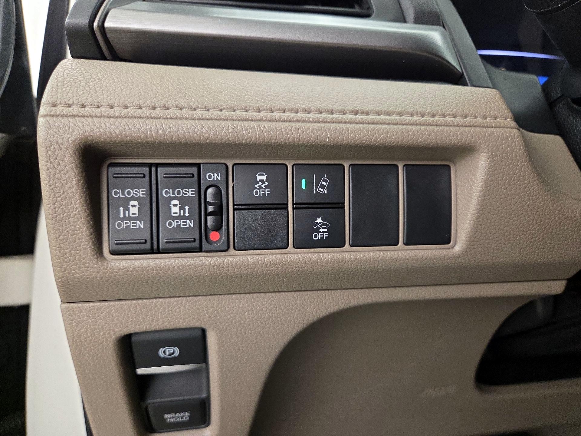 Thumbnail: 2018 Honda Odyssey - 13