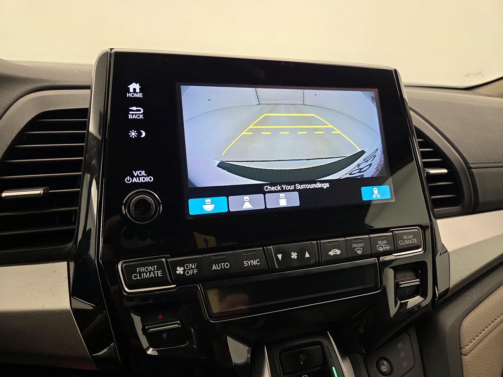 Thumbnail: 2018 Honda Odyssey - 14