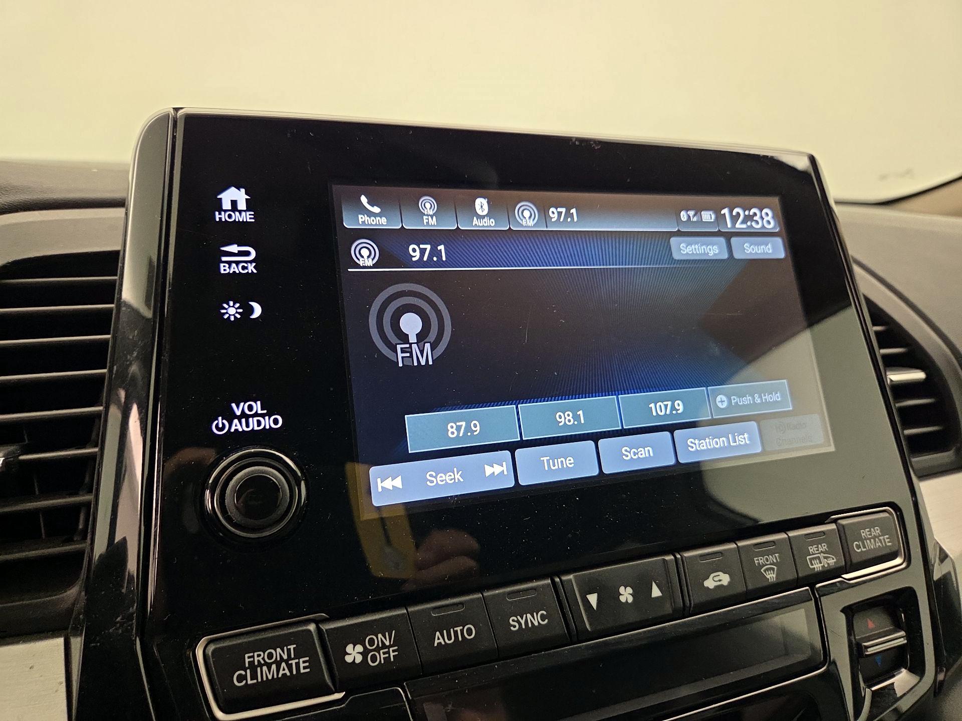 Thumbnail: 2018 Honda Odyssey - 15