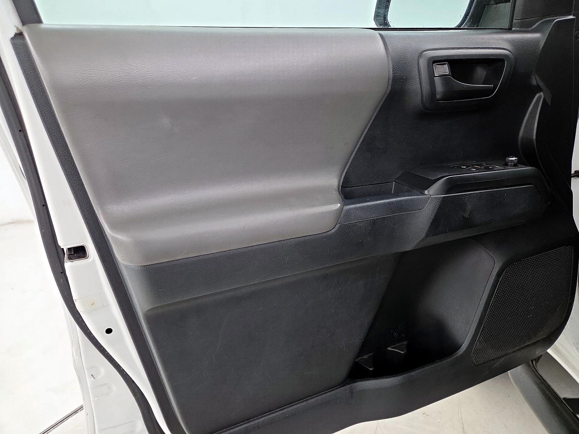 Thumbnail: 2017 Toyota Tacoma - 12