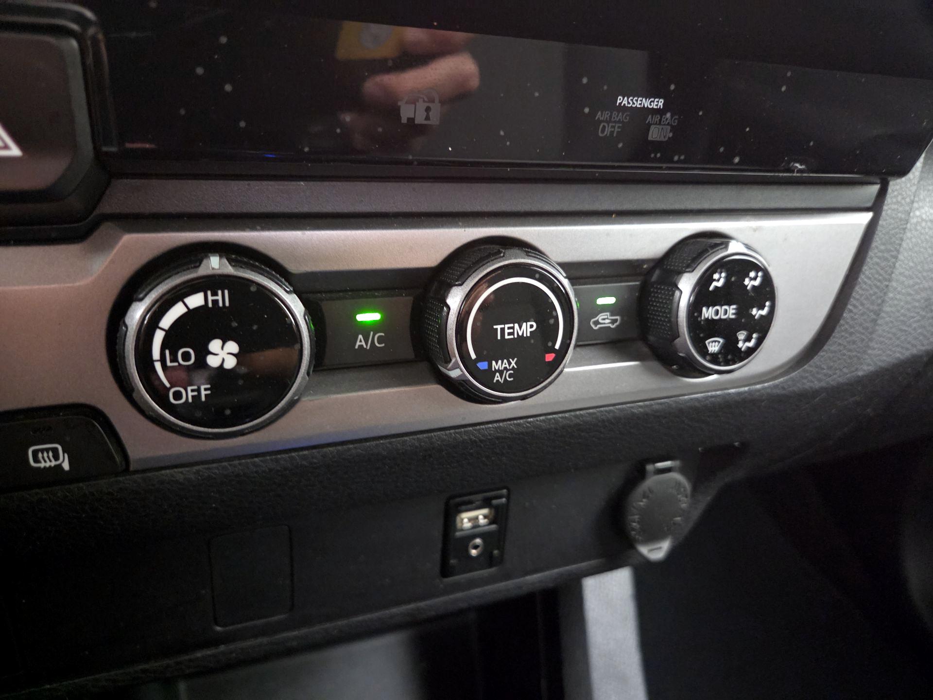 Thumbnail: 2017 Toyota Tacoma - 15