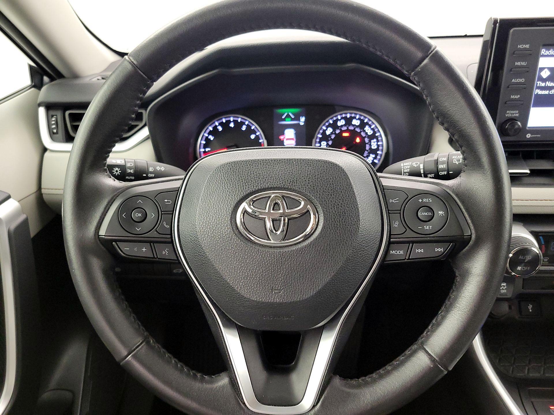 Thumbnail: 2022 Toyota RAV4 - 10