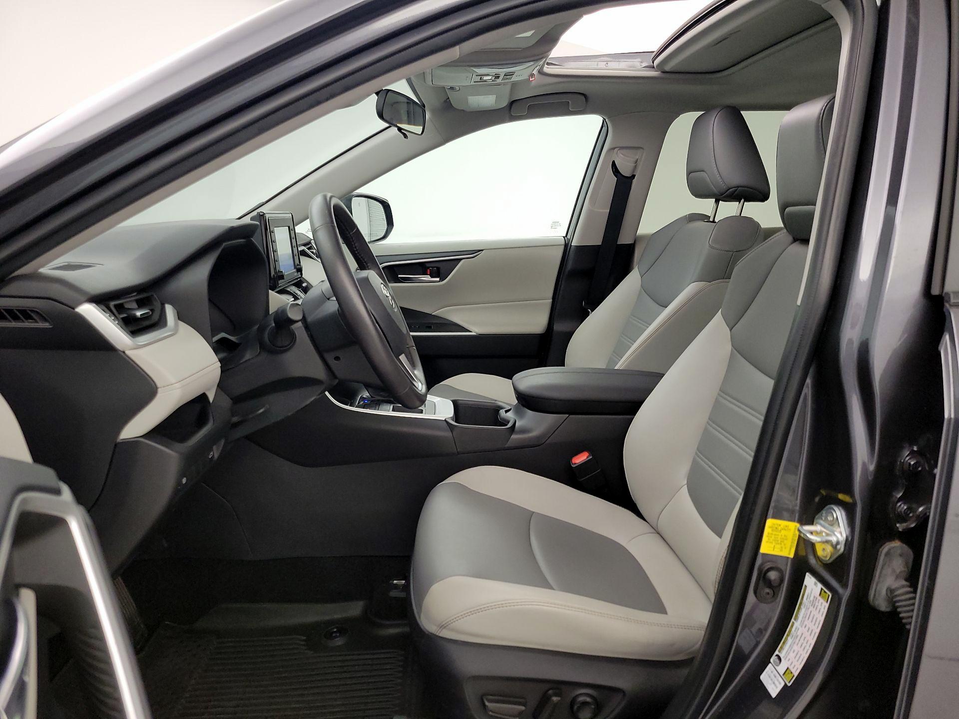 Thumbnail: 2022 Toyota RAV4 - 11