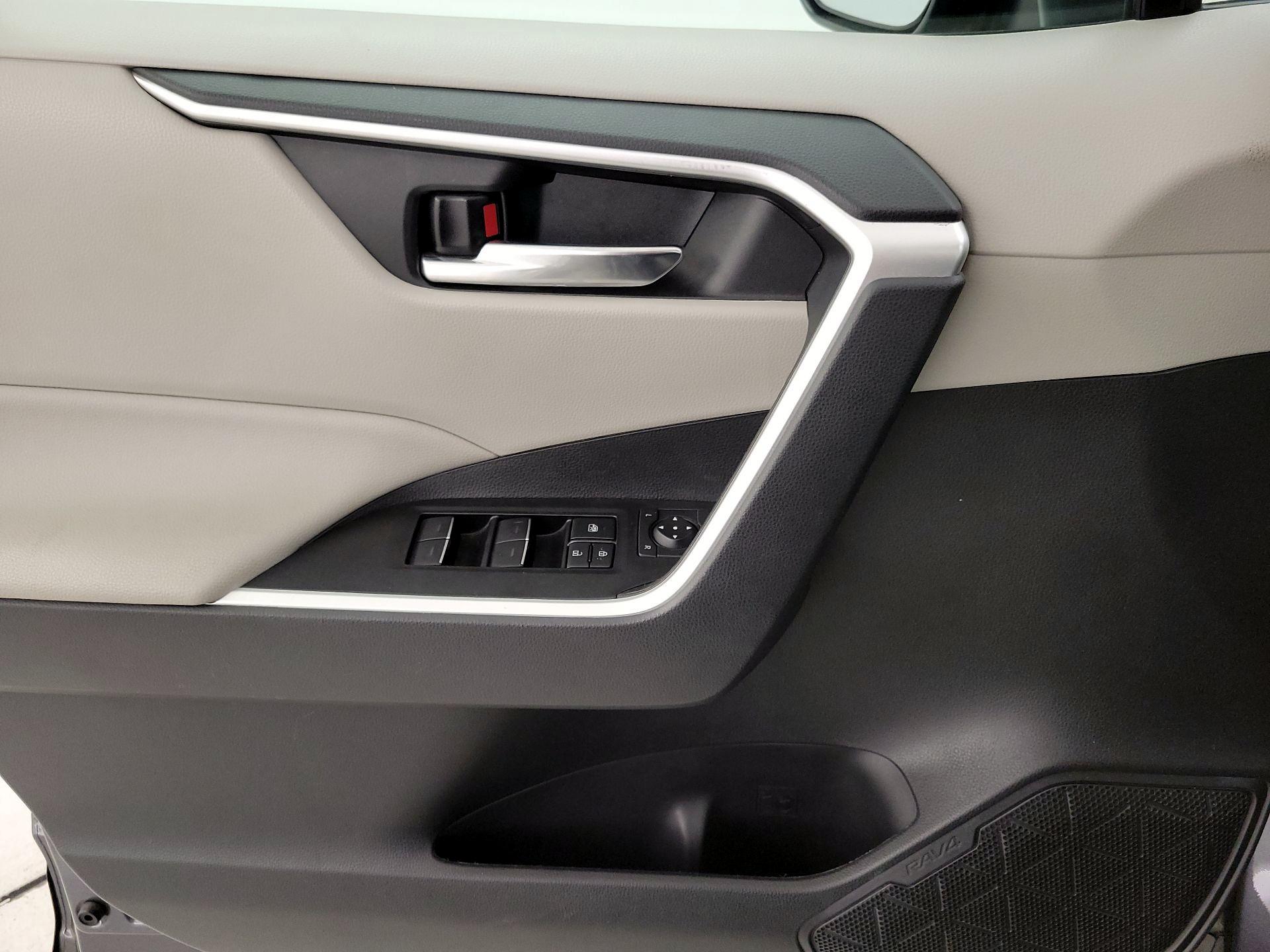 Thumbnail: 2022 Toyota RAV4 - 12