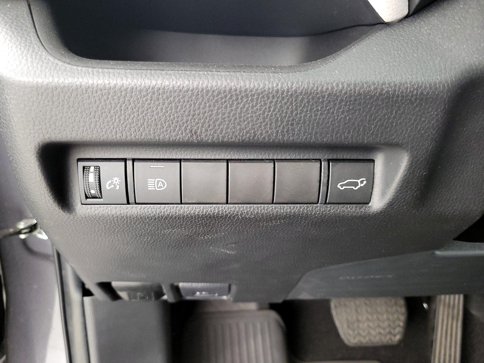 Thumbnail: 2022 Toyota RAV4 - 13