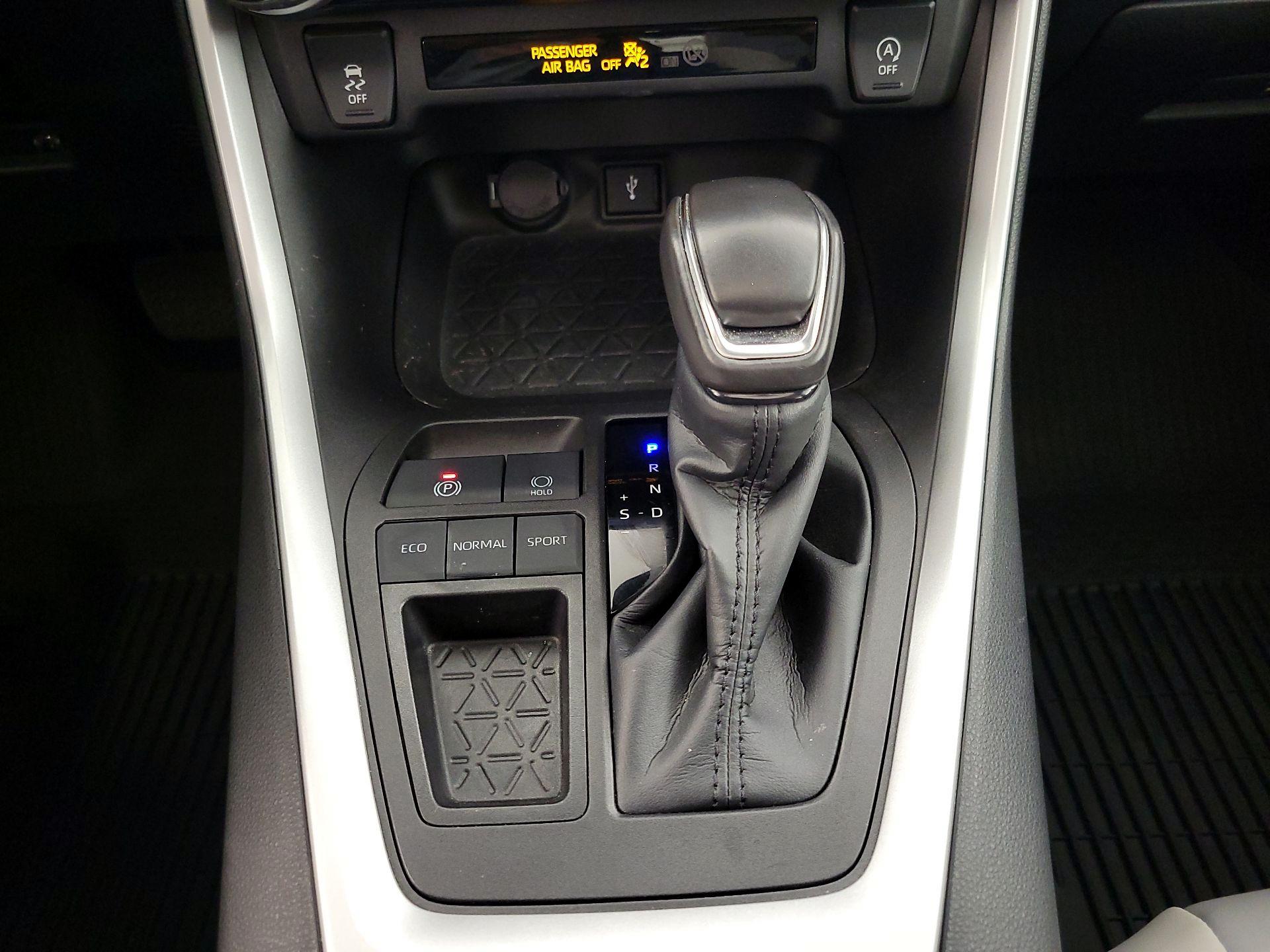 Thumbnail: 2022 Toyota RAV4 - 17