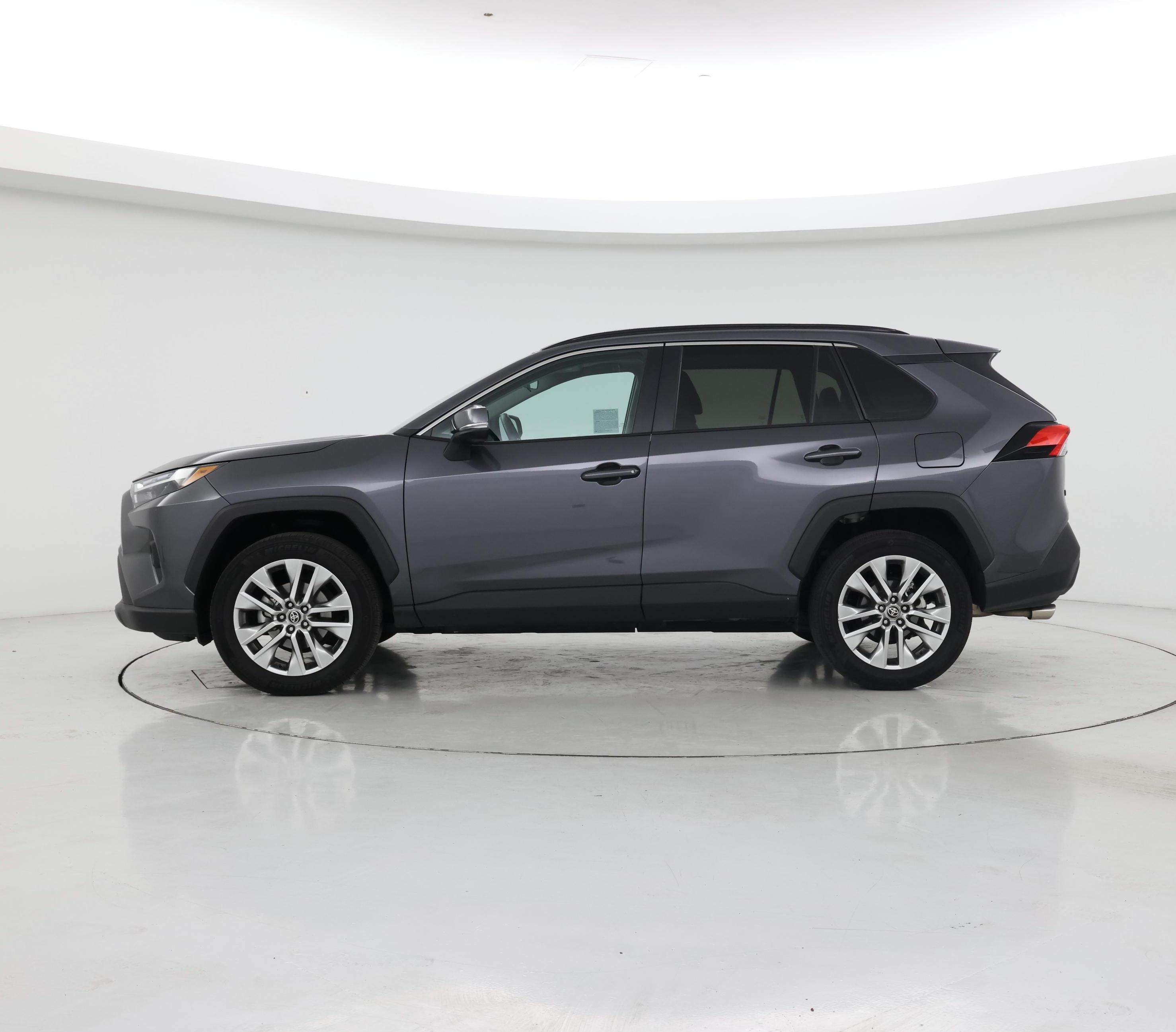 Thumbnail: 2022 Toyota RAV4 - 3