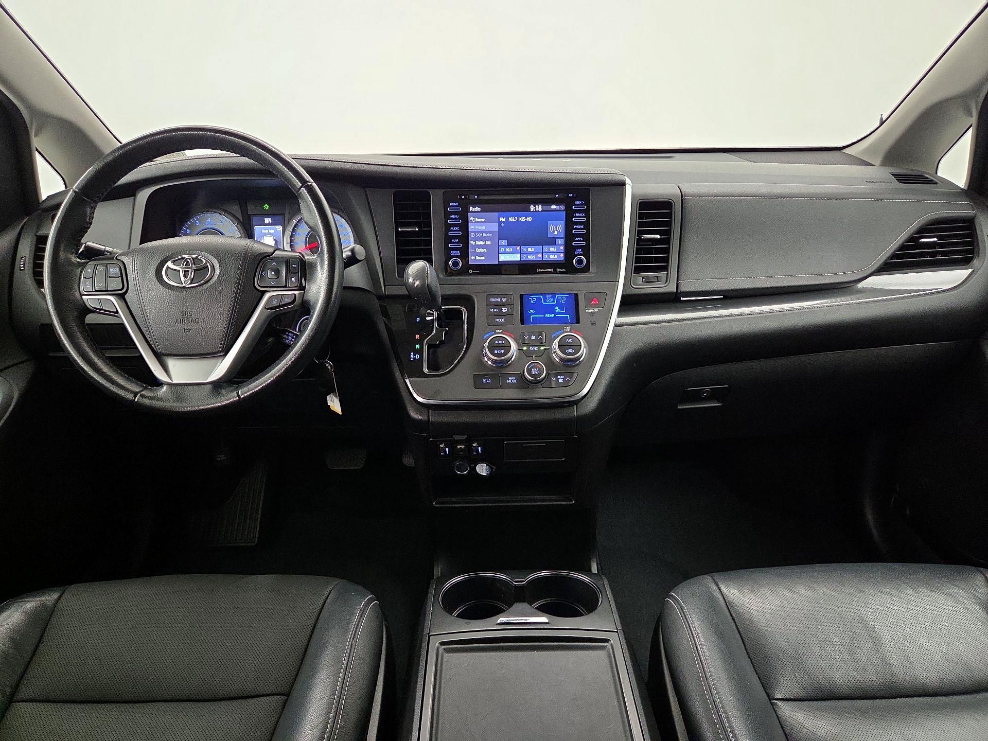 Thumbnail: 2019 Toyota Sienna - 9