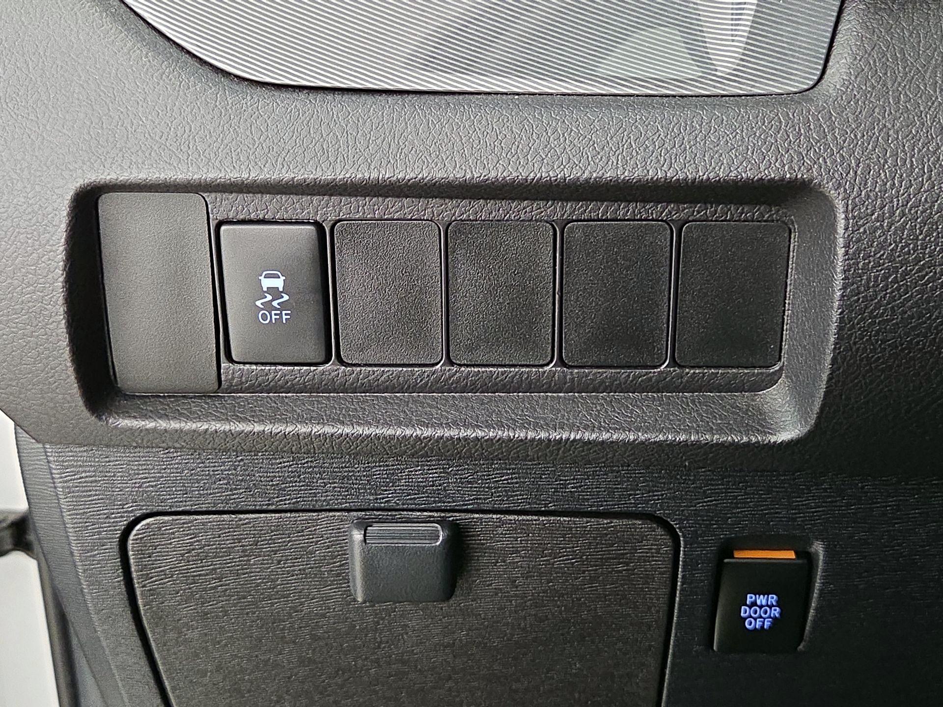 Thumbnail: 2019 Toyota Sienna - 13