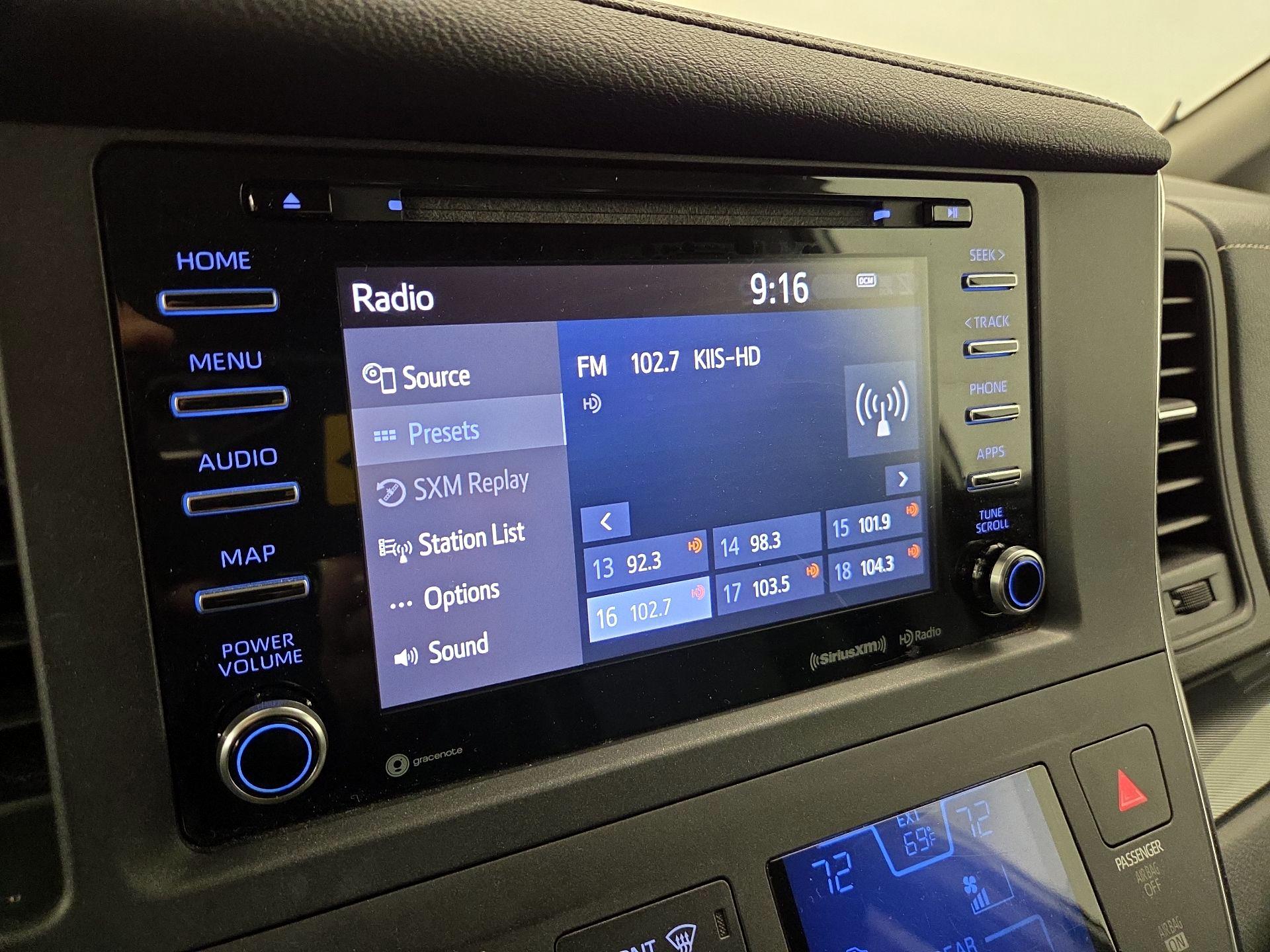 Thumbnail: 2019 Toyota Sienna - 15