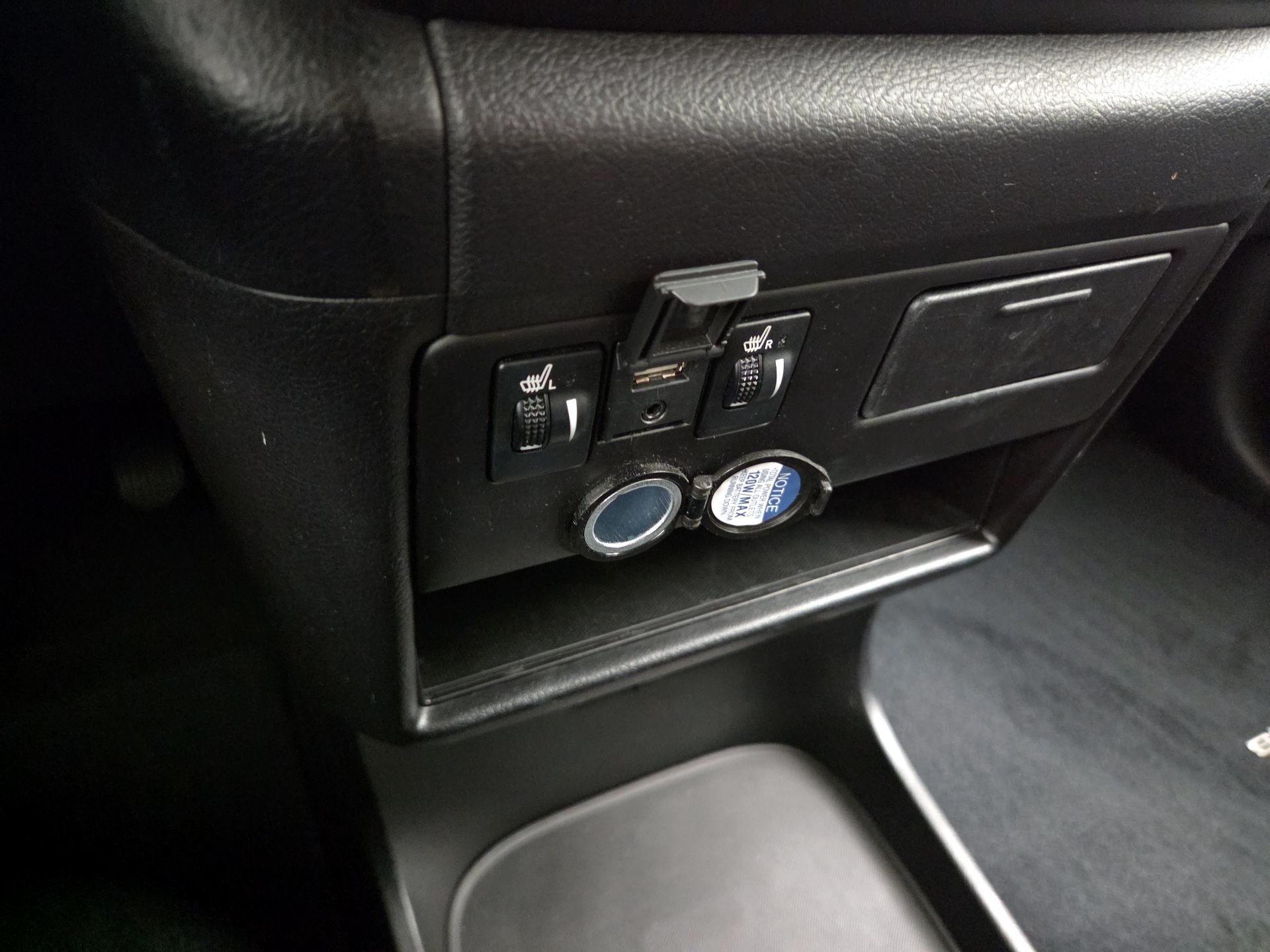 Thumbnail: 2019 Toyota Sienna - 18