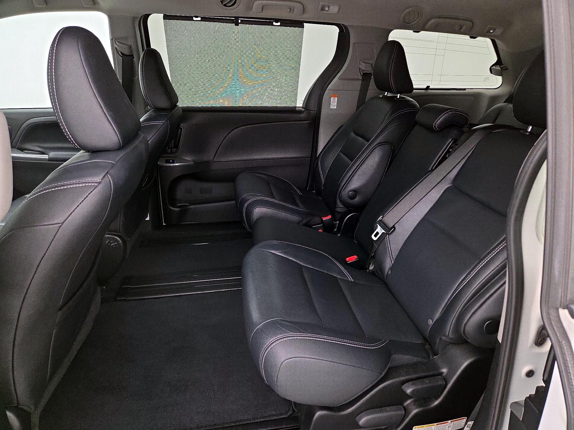 Thumbnail: 2019 Toyota Sienna - 19