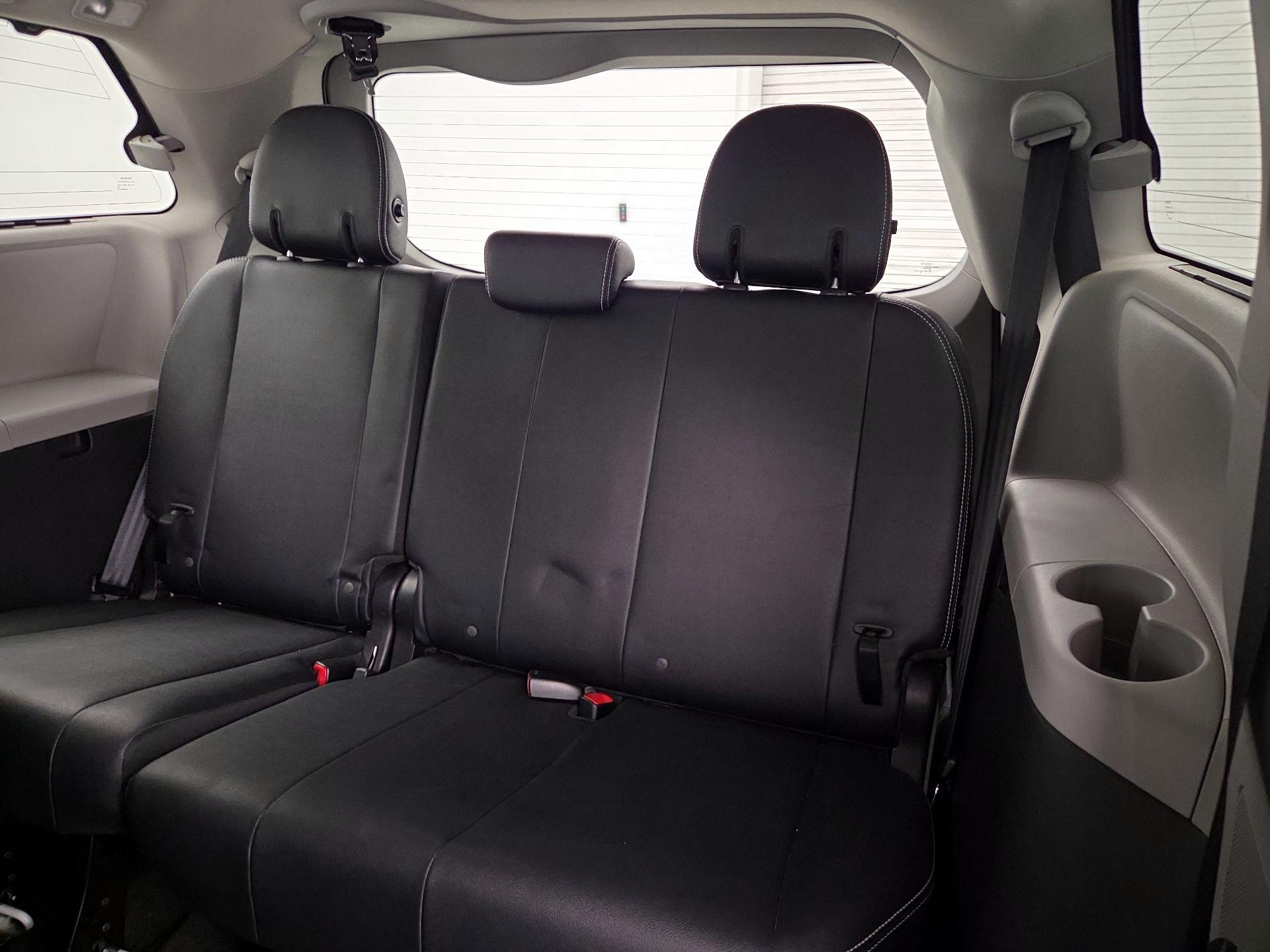 Thumbnail: 2019 Toyota Sienna - 20