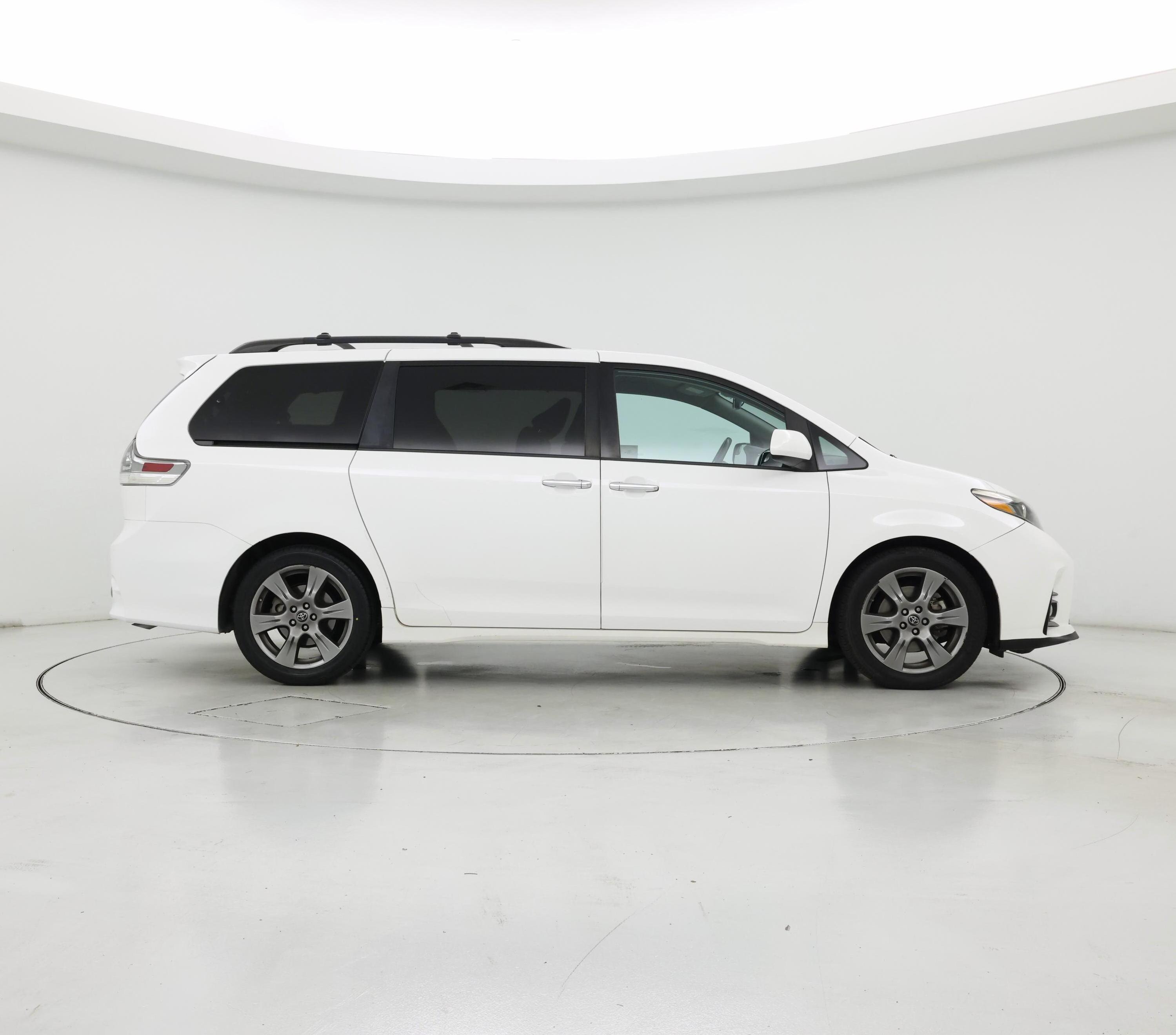 Thumbnail: 2019 Toyota Sienna - 7