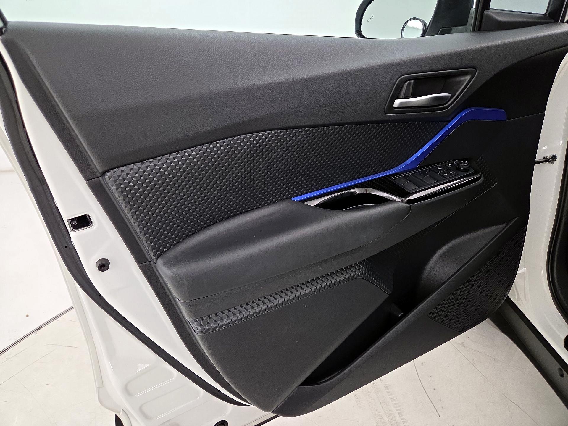 Thumbnail: 2021 Toyota C-HR - 12