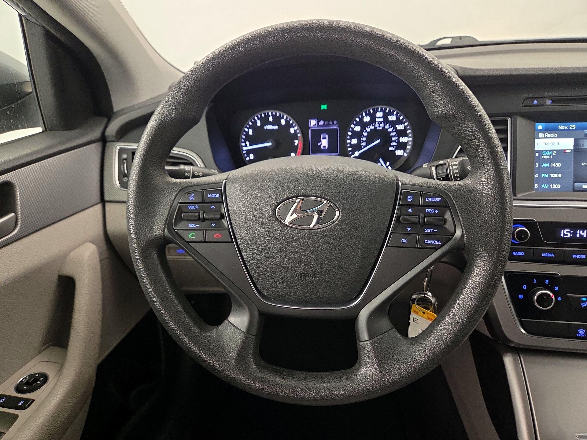 Thumbnail: 2016 Hyundai Sonata - 10