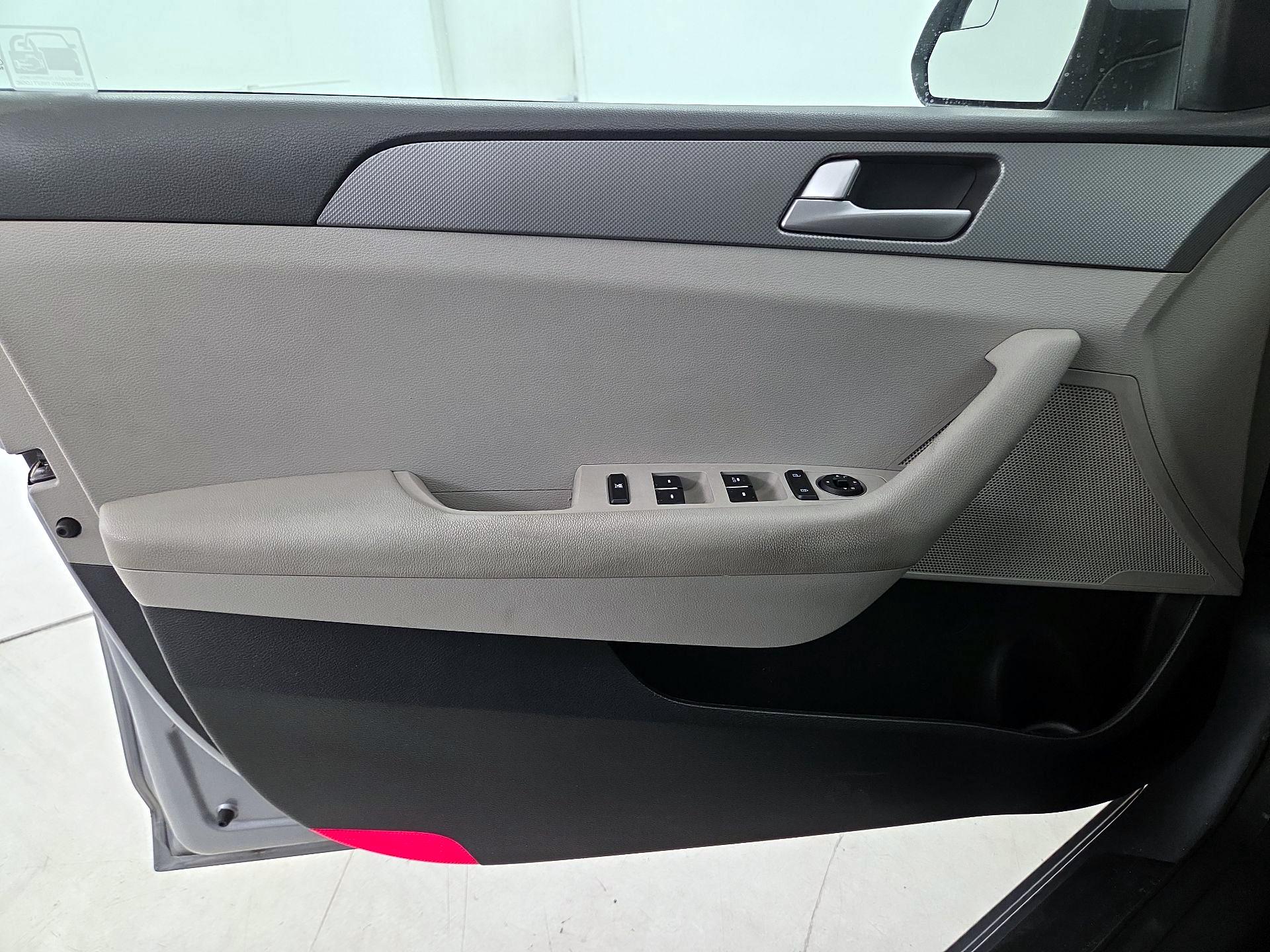 Thumbnail: 2016 Hyundai Sonata - 12