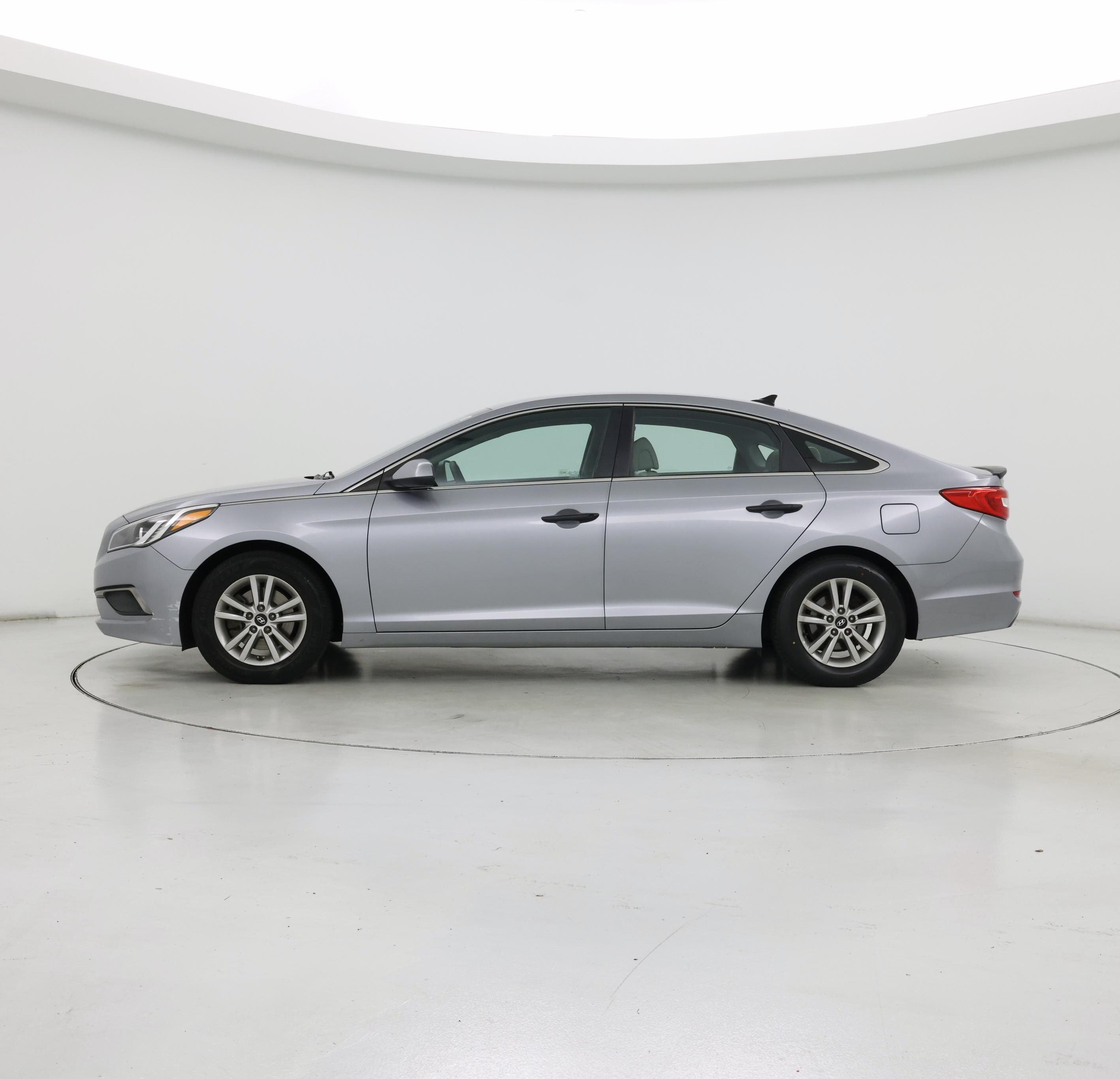 Thumbnail: 2016 Hyundai Sonata - 3