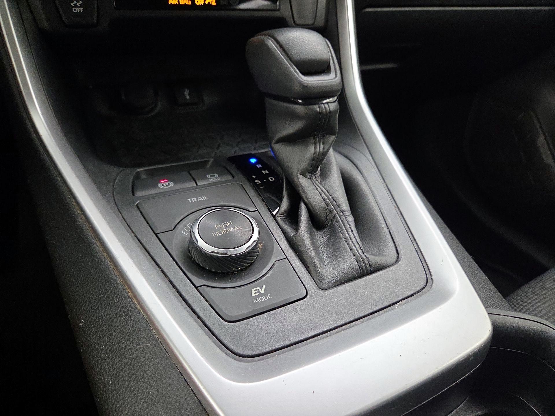 Thumbnail: 2020 Toyota RAV4 - 17