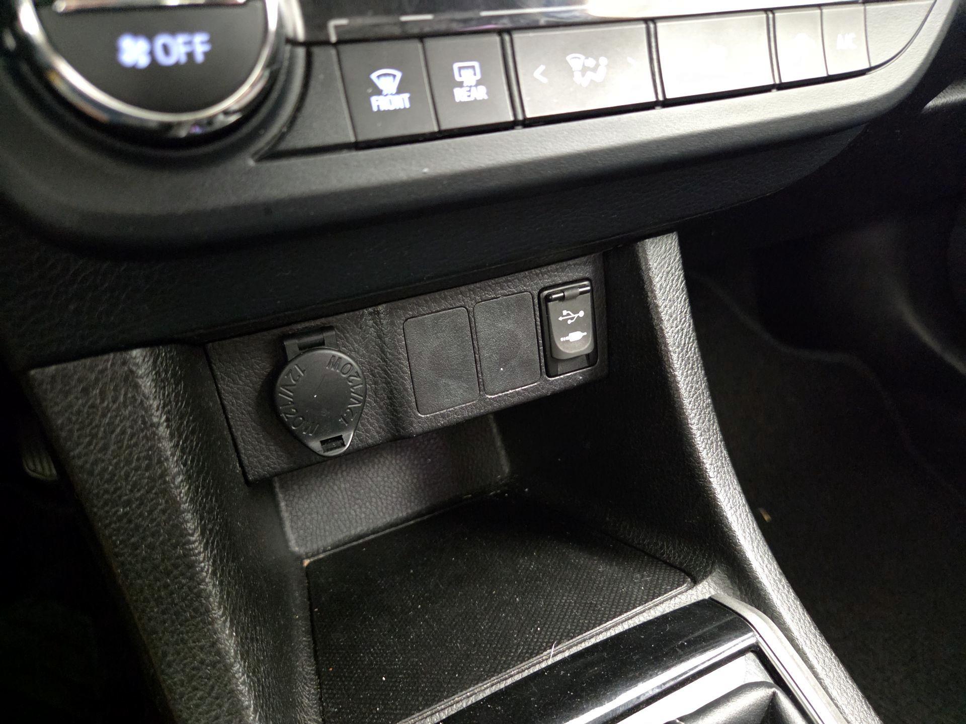 Thumbnail: 2016 Toyota Corolla - 18