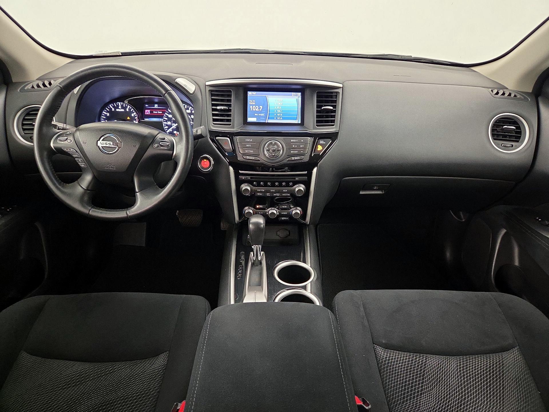 Thumbnail: 2016 Nissan Pathfinder - 9