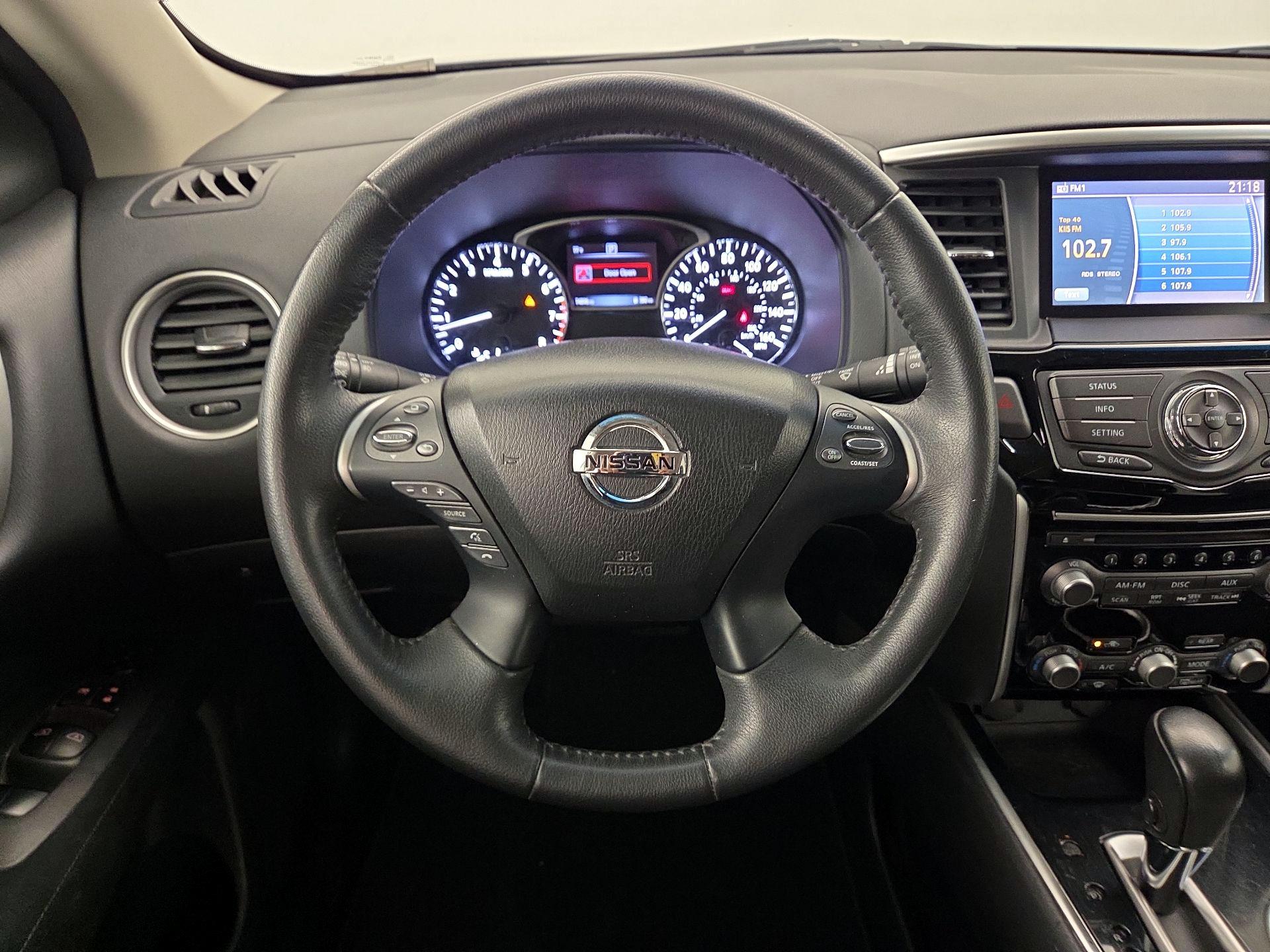 Thumbnail: 2016 Nissan Pathfinder - 10