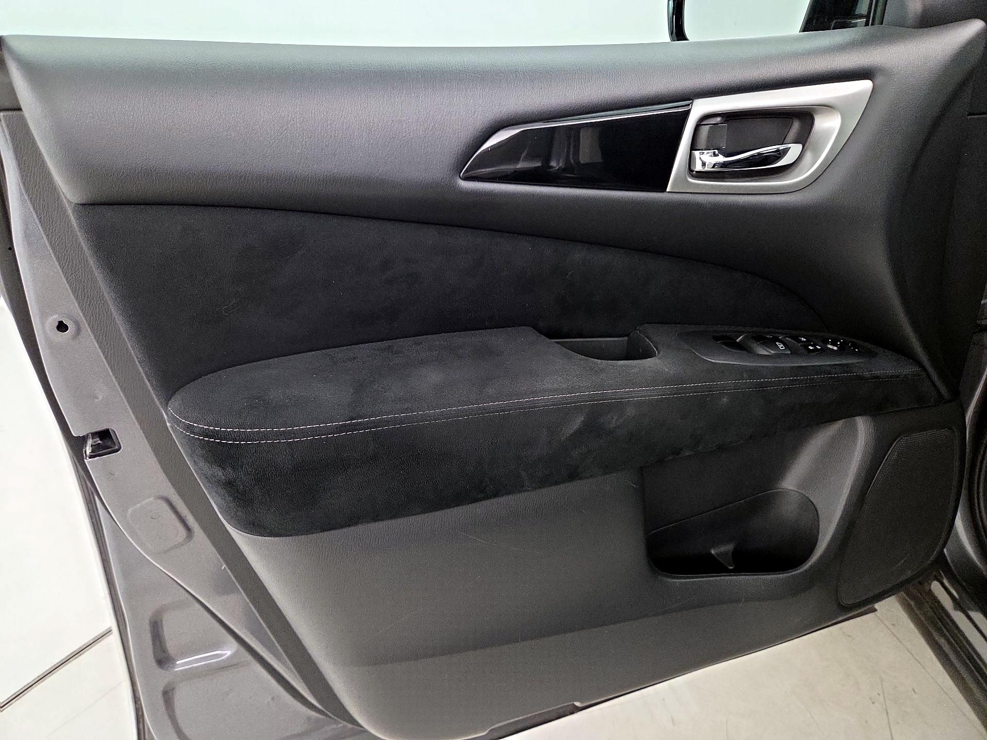 Thumbnail: 2016 Nissan Pathfinder - 12