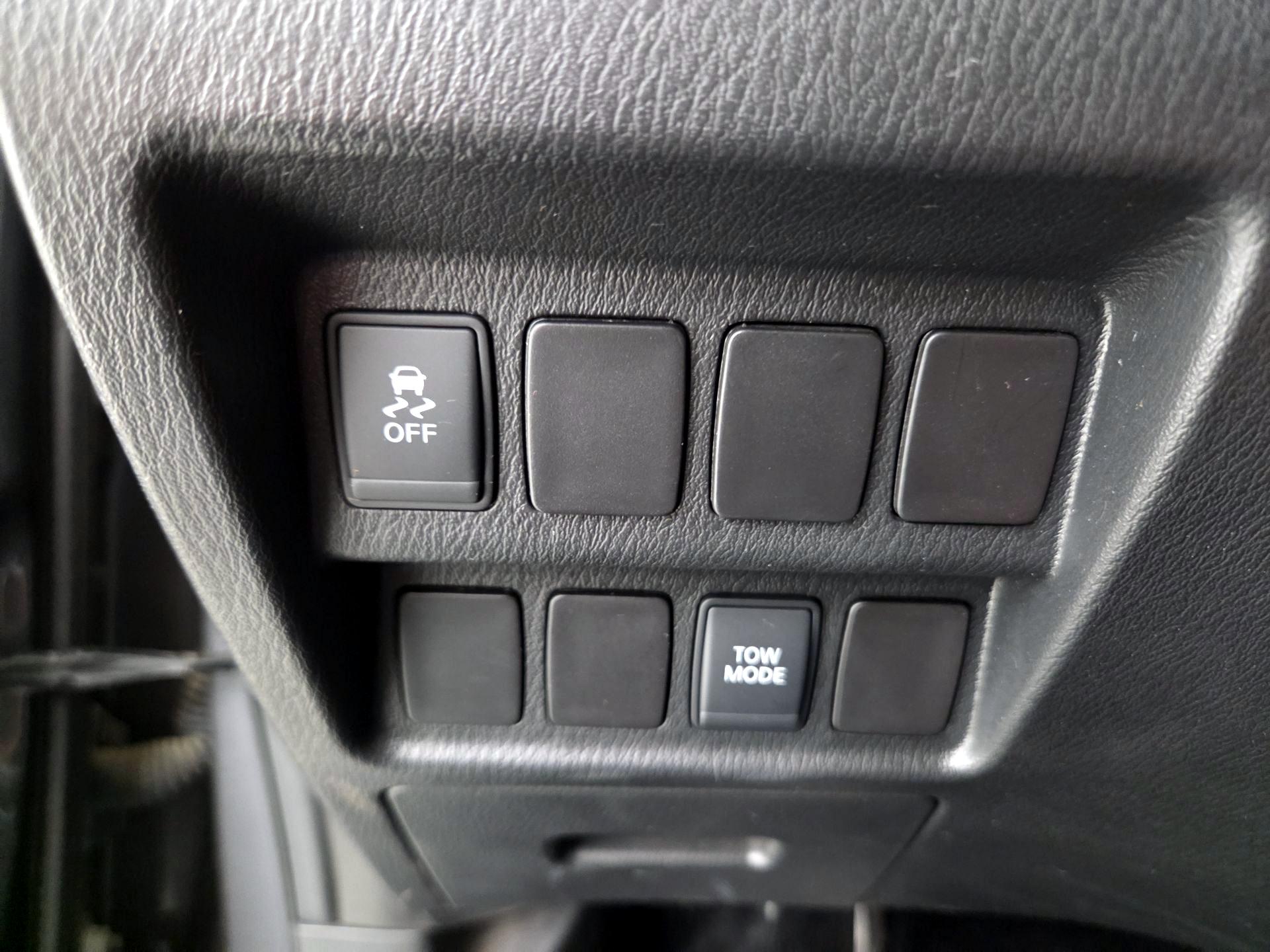 Thumbnail: 2016 Nissan Pathfinder - 13