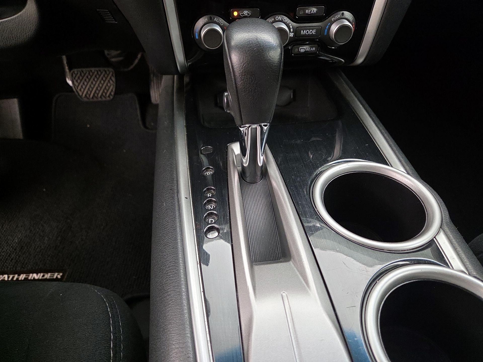 Thumbnail: 2016 Nissan Pathfinder - 17