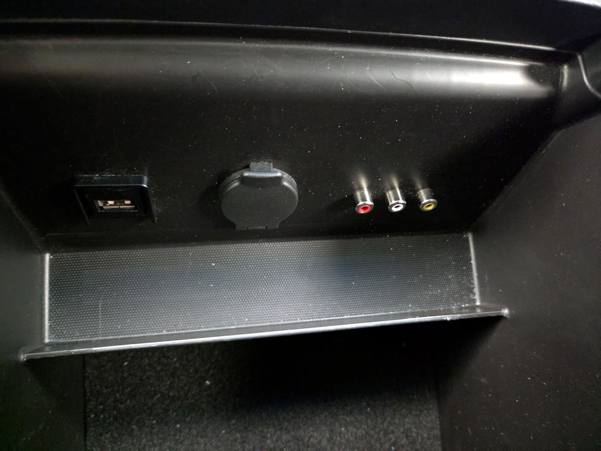 Thumbnail: 2016 Nissan Pathfinder - 18