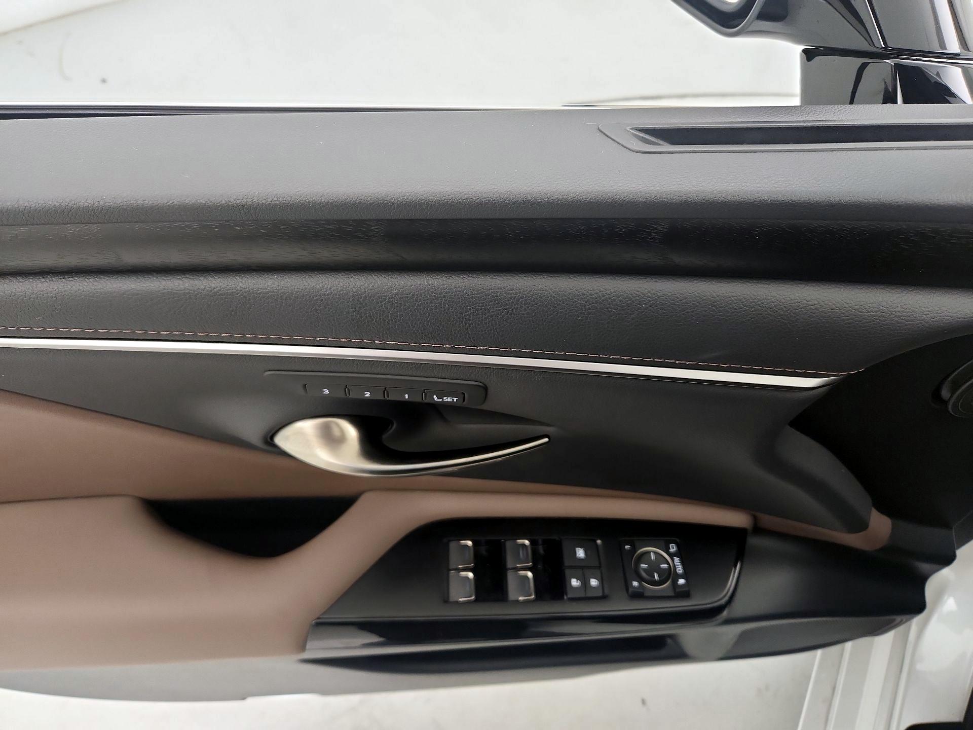 Thumbnail: 2023 Lexus ES - 12