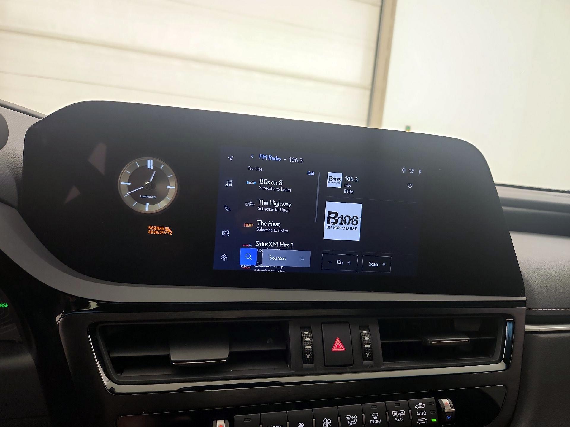 Thumbnail: 2023 Lexus ES - 16