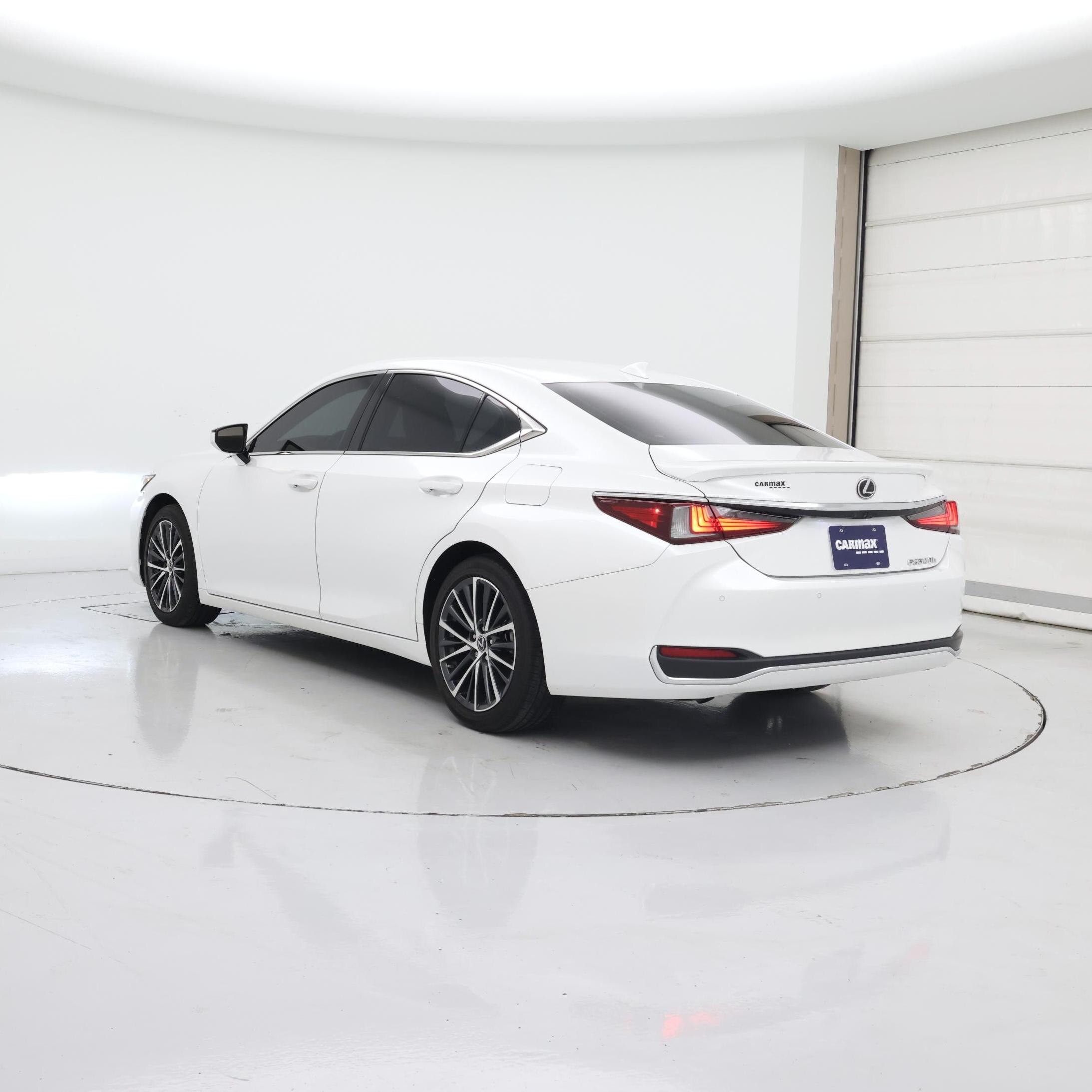 Thumbnail: 2023 Lexus ES - 2
