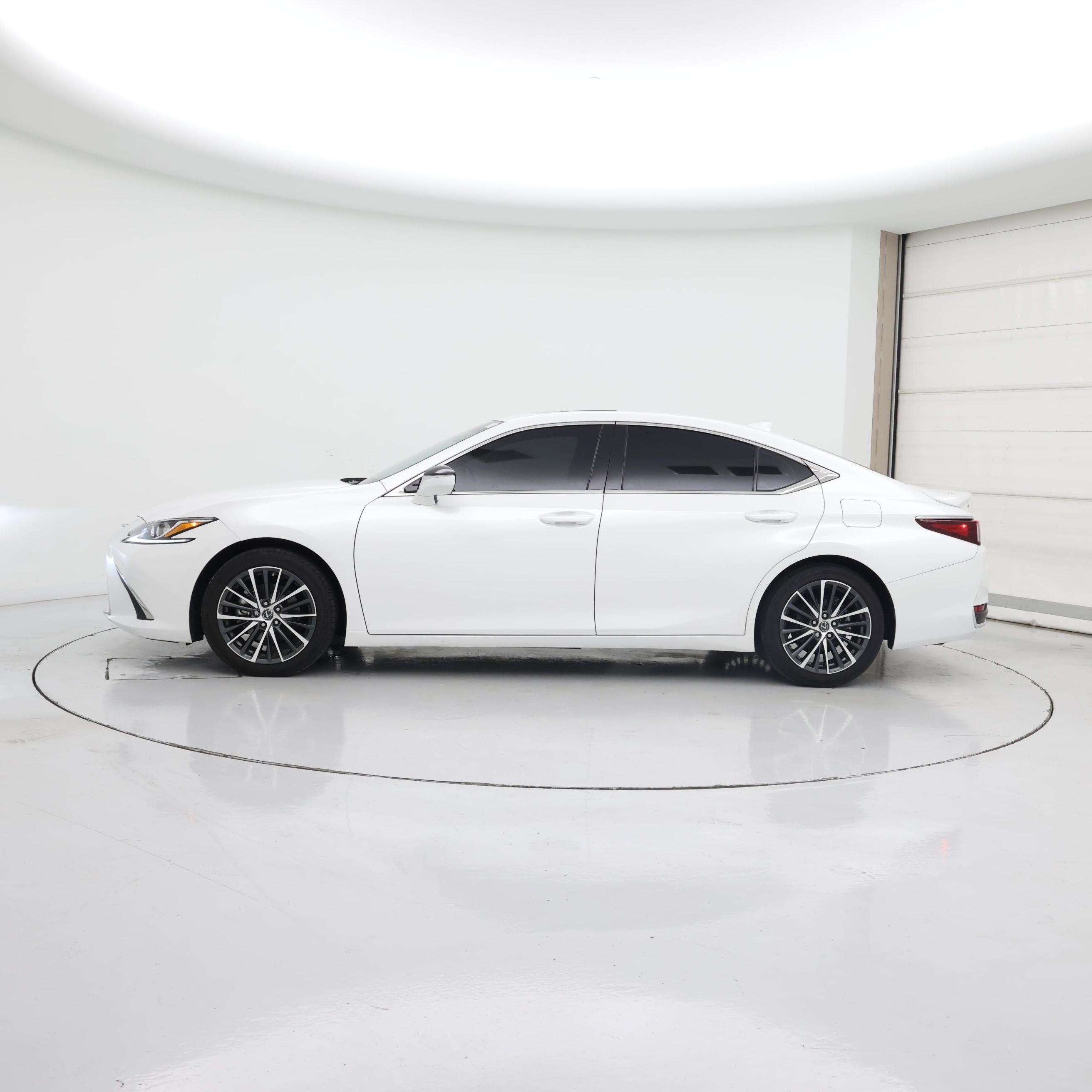 Thumbnail: 2023 Lexus ES - 3