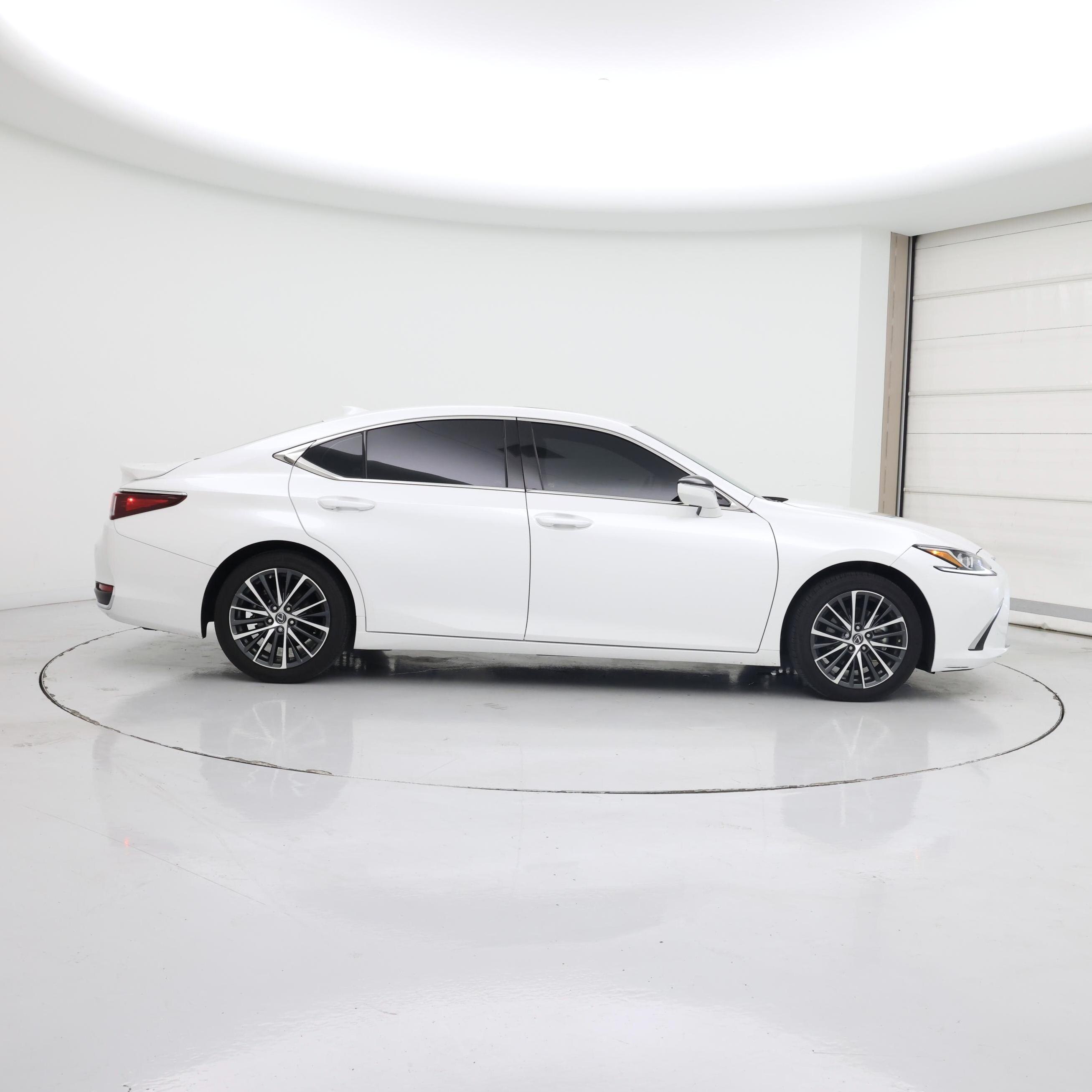 Thumbnail: 2023 Lexus ES - 7