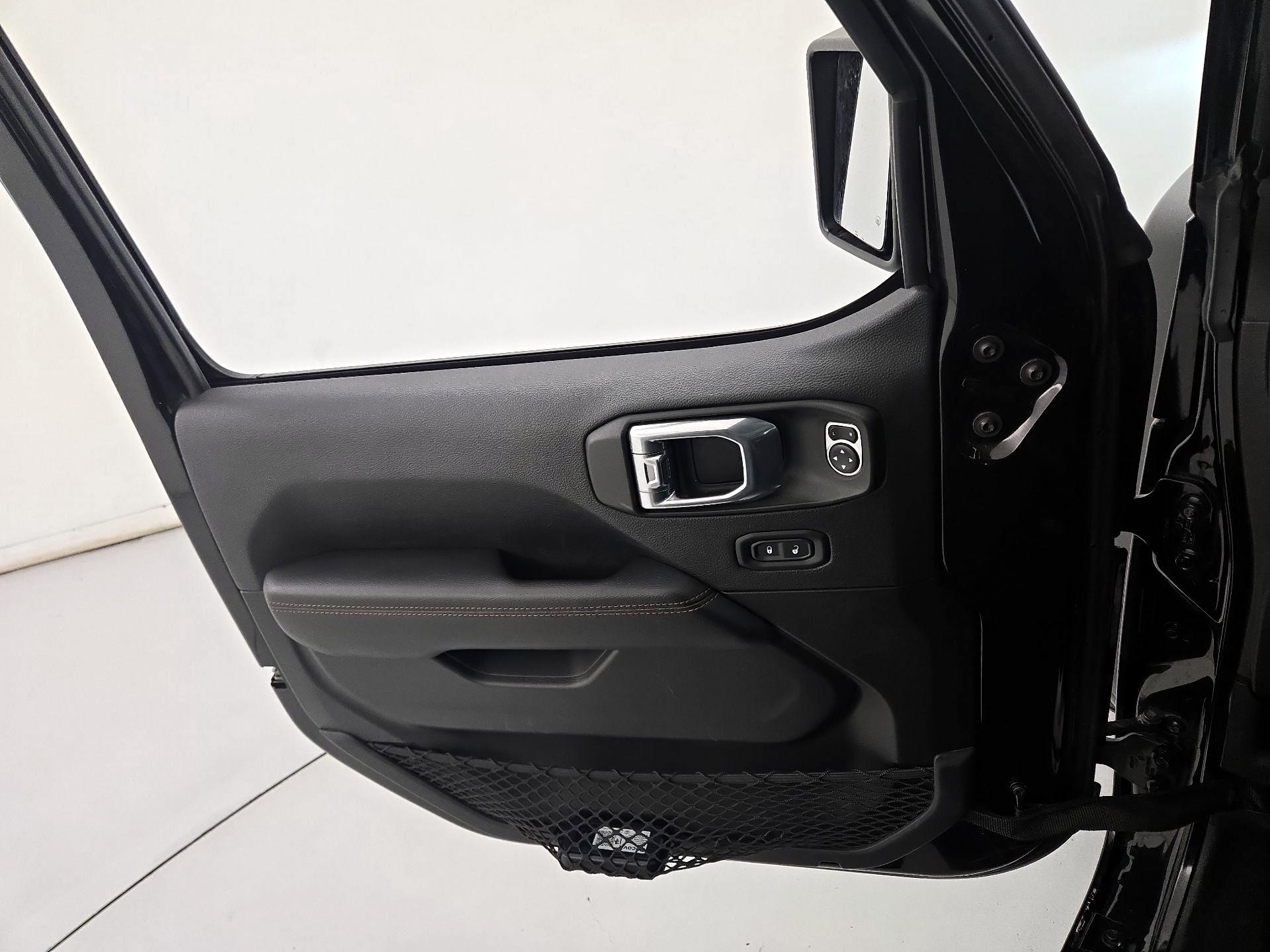 Thumbnail: 2021 Jeep Gladiator - 12