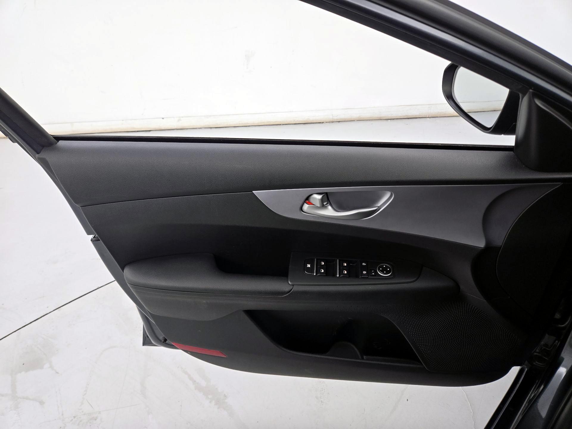 Thumbnail: 2022 Kia Forte - 12