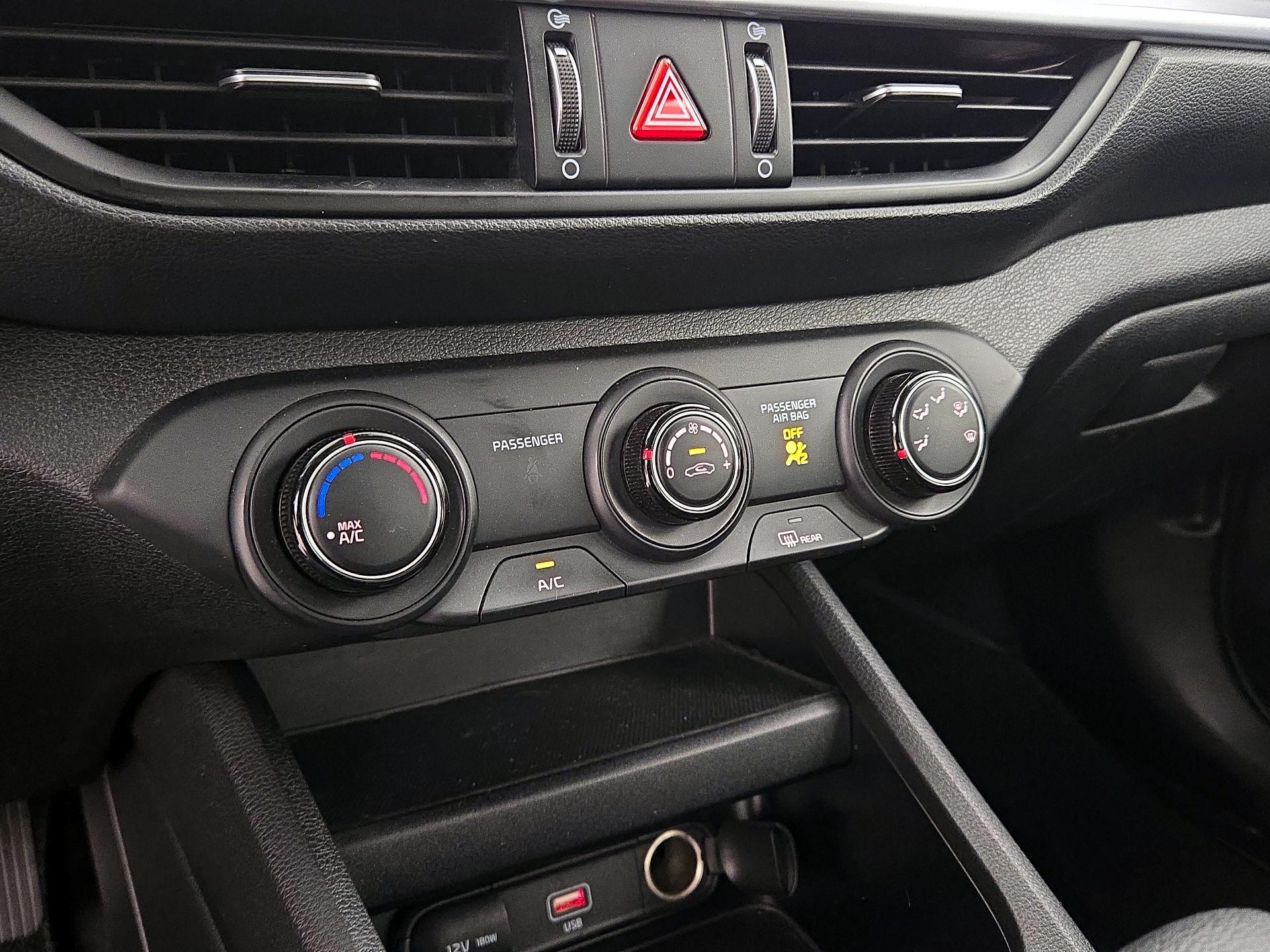 Thumbnail: 2022 Kia Forte - 16