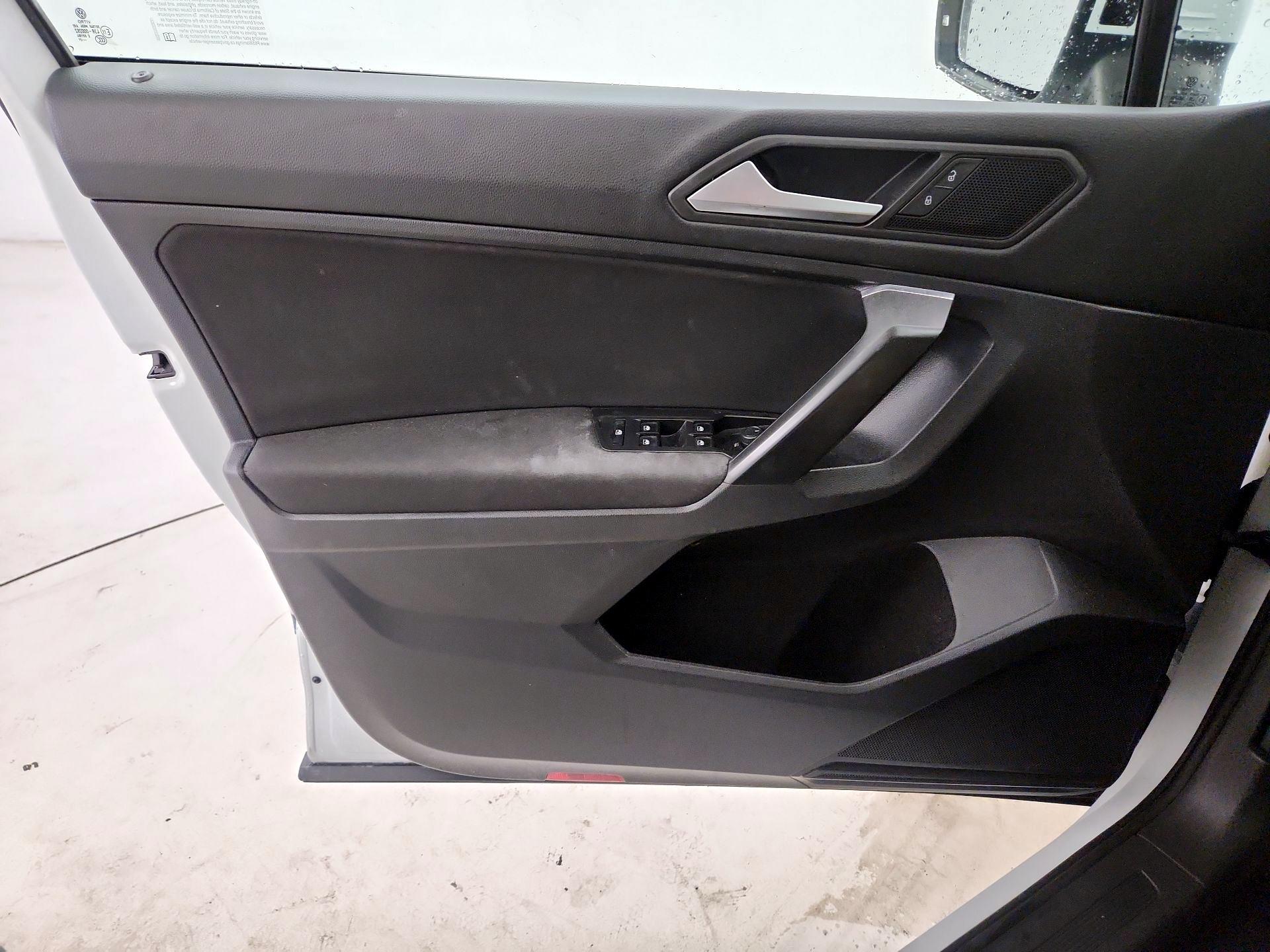 Thumbnail: 2021 Volkswagen Tiguan - 12